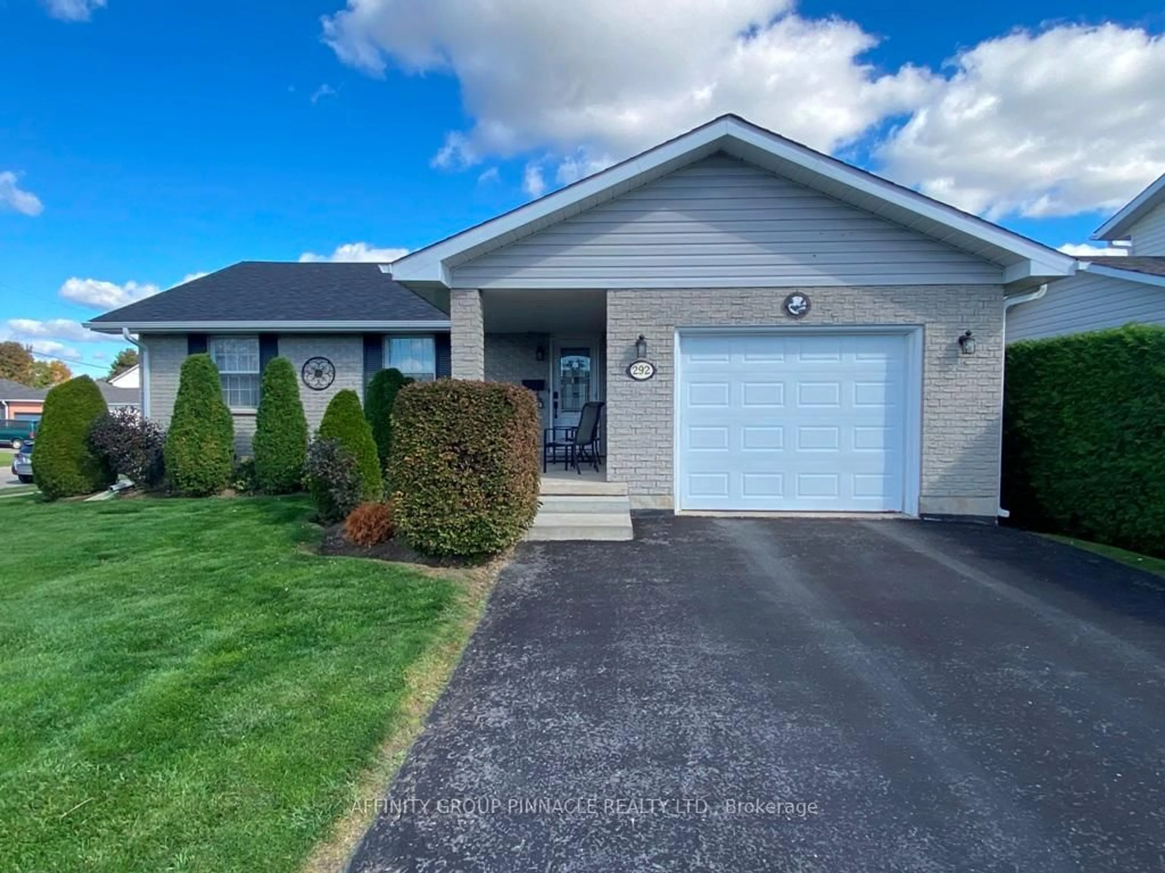 Home with vinyl exterior material, street for 292 Victoria Ave, Kawartha Lakes Ontario K9V 6A8