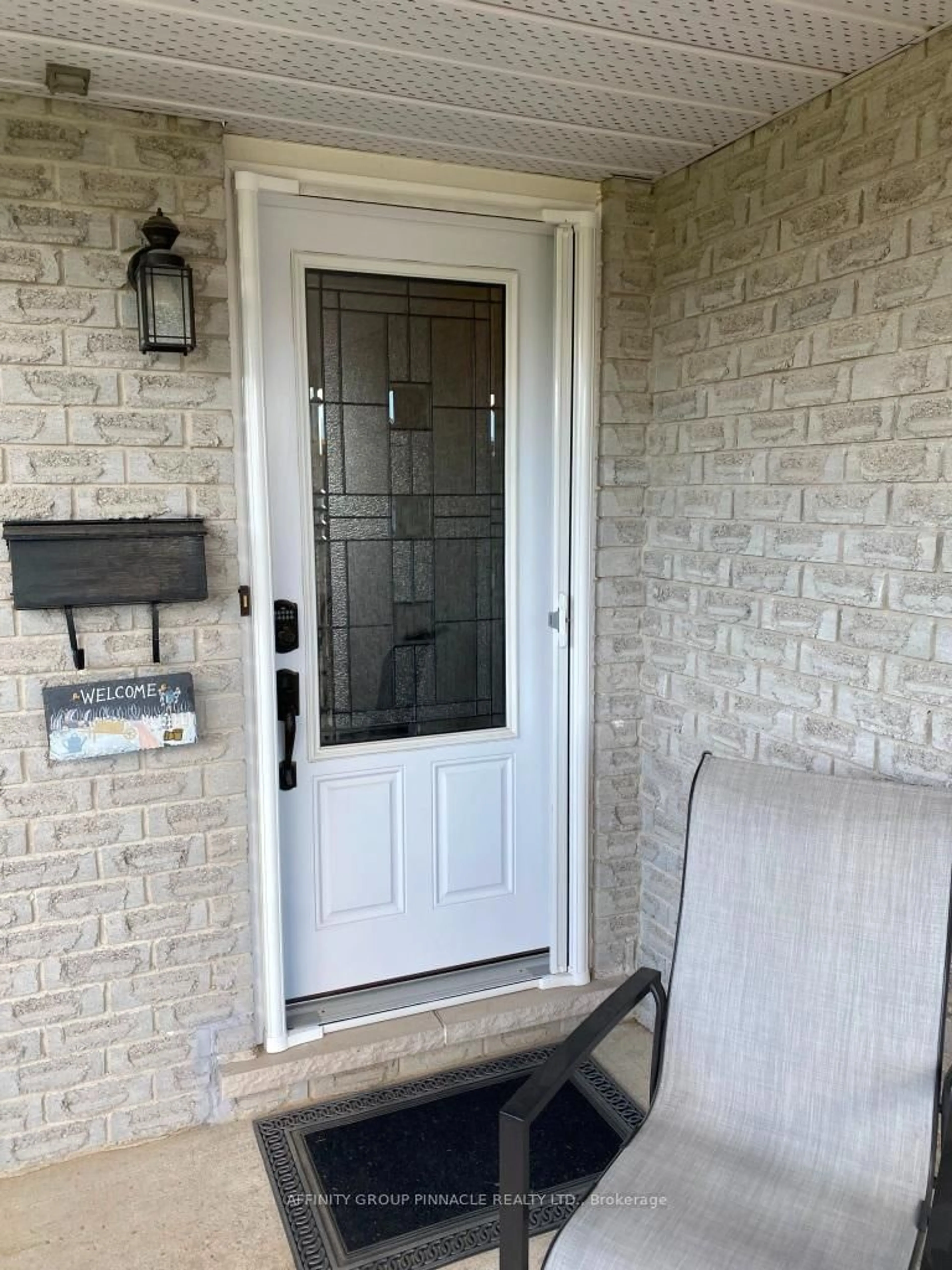 Indoor entryway for 292 Victoria Ave, Kawartha Lakes Ontario K9V 6A8