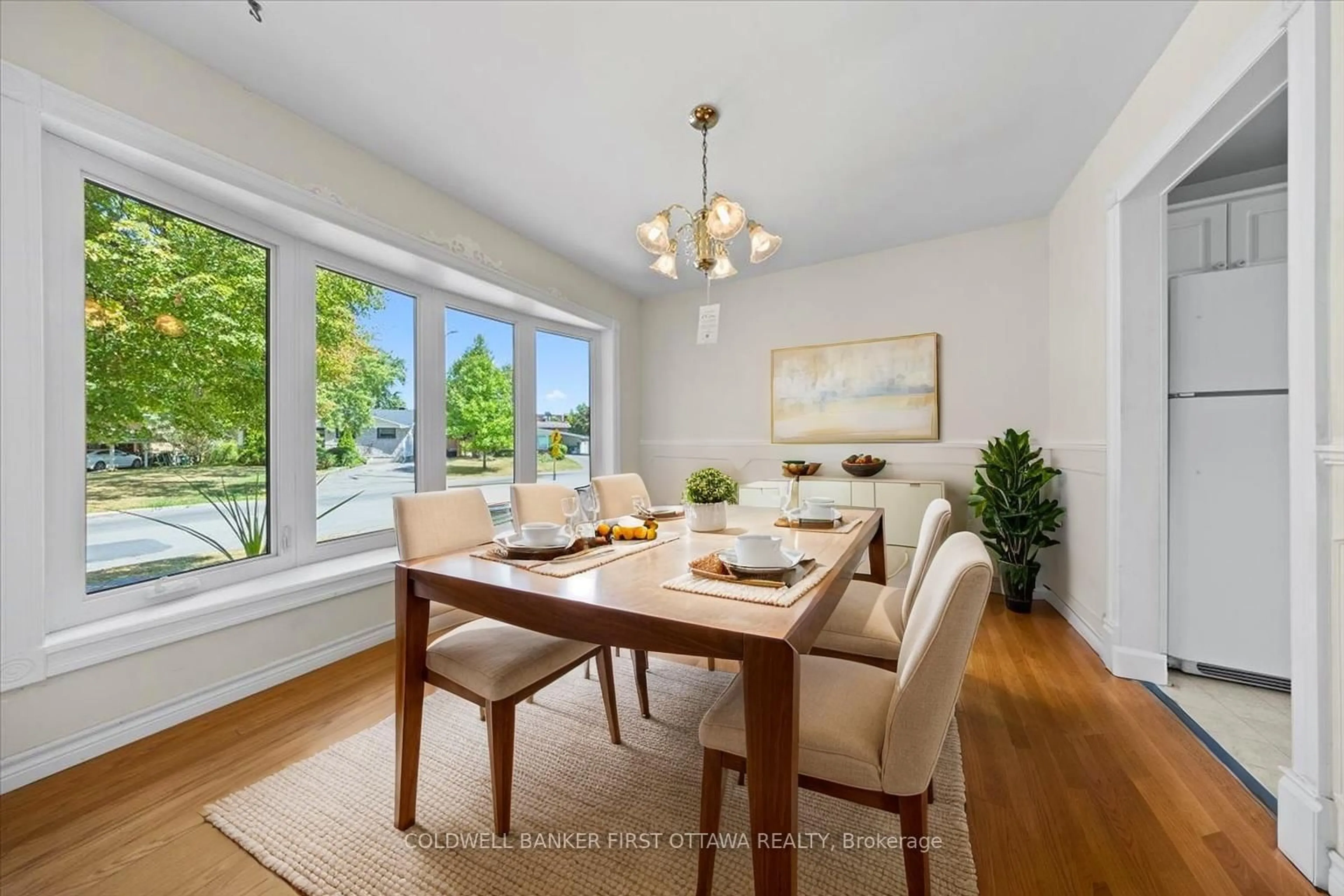 Dining room, wood/laminate floor for 2326 Harding Rd, Ottawa Ontario K1G 3B9