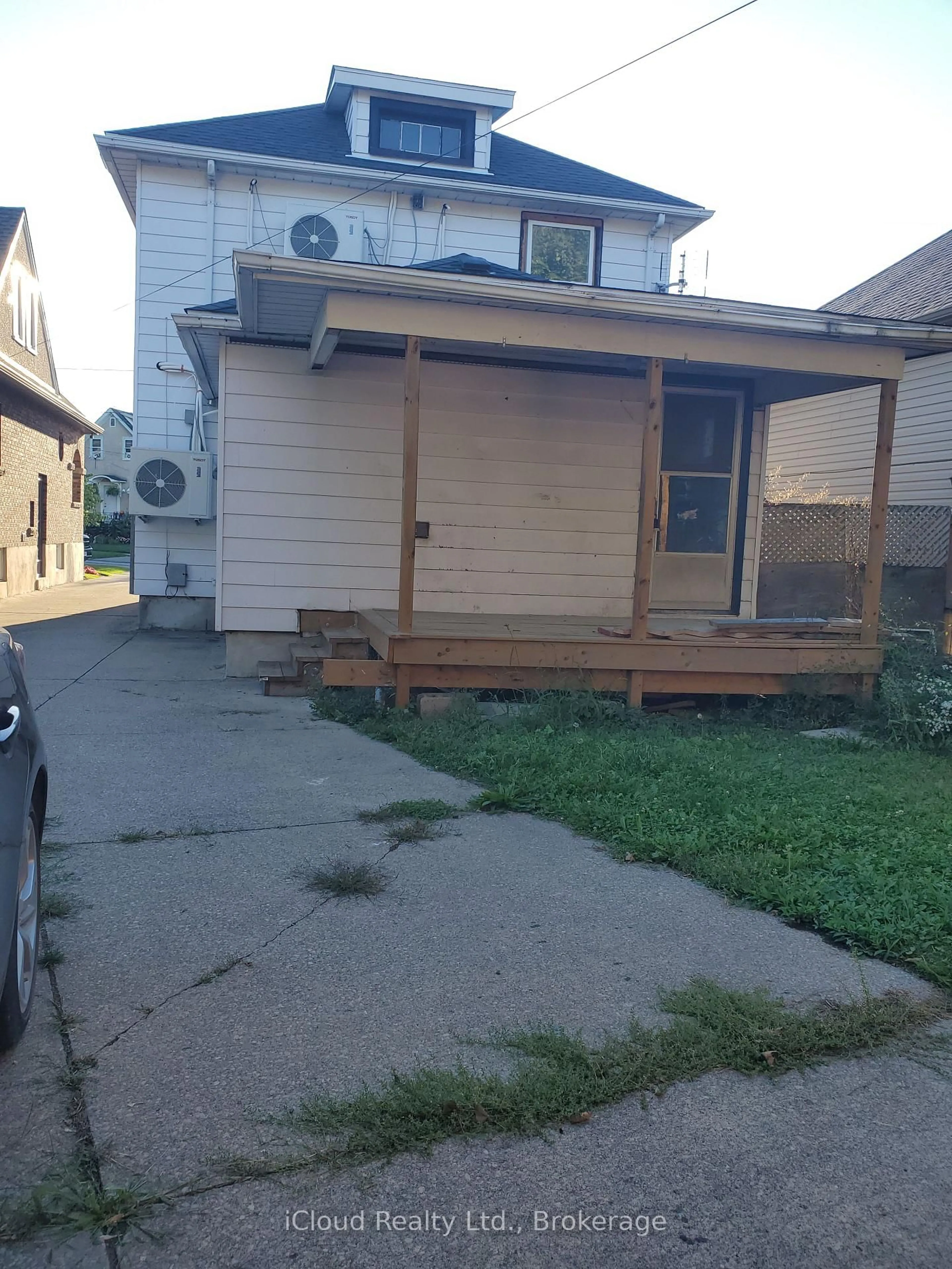 Patio, street for 62 Currie St, St. Catharines Ontario L2M 5M8
