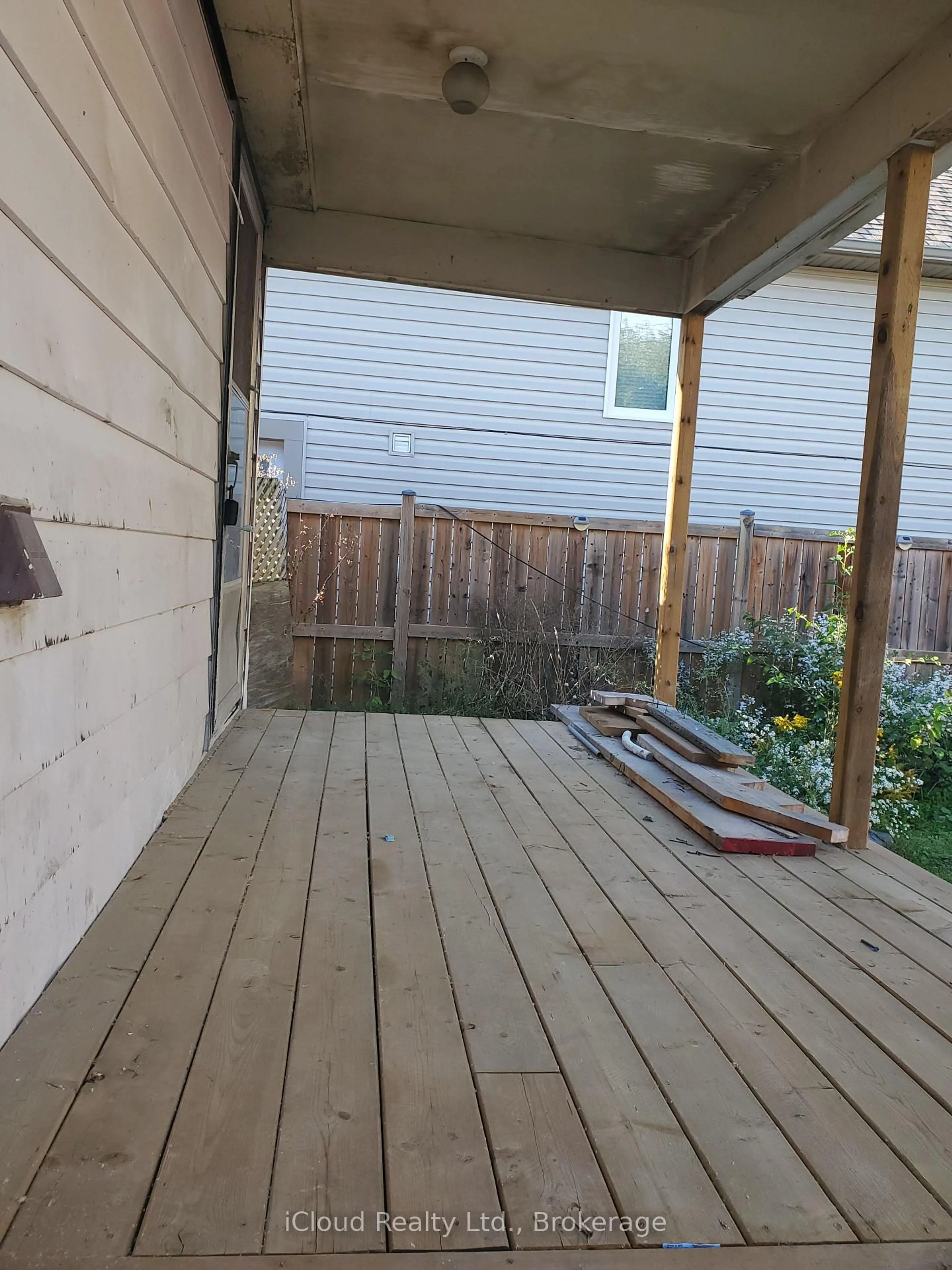 Patio, street for 62 Currie St, St. Catharines Ontario L2M 5M8