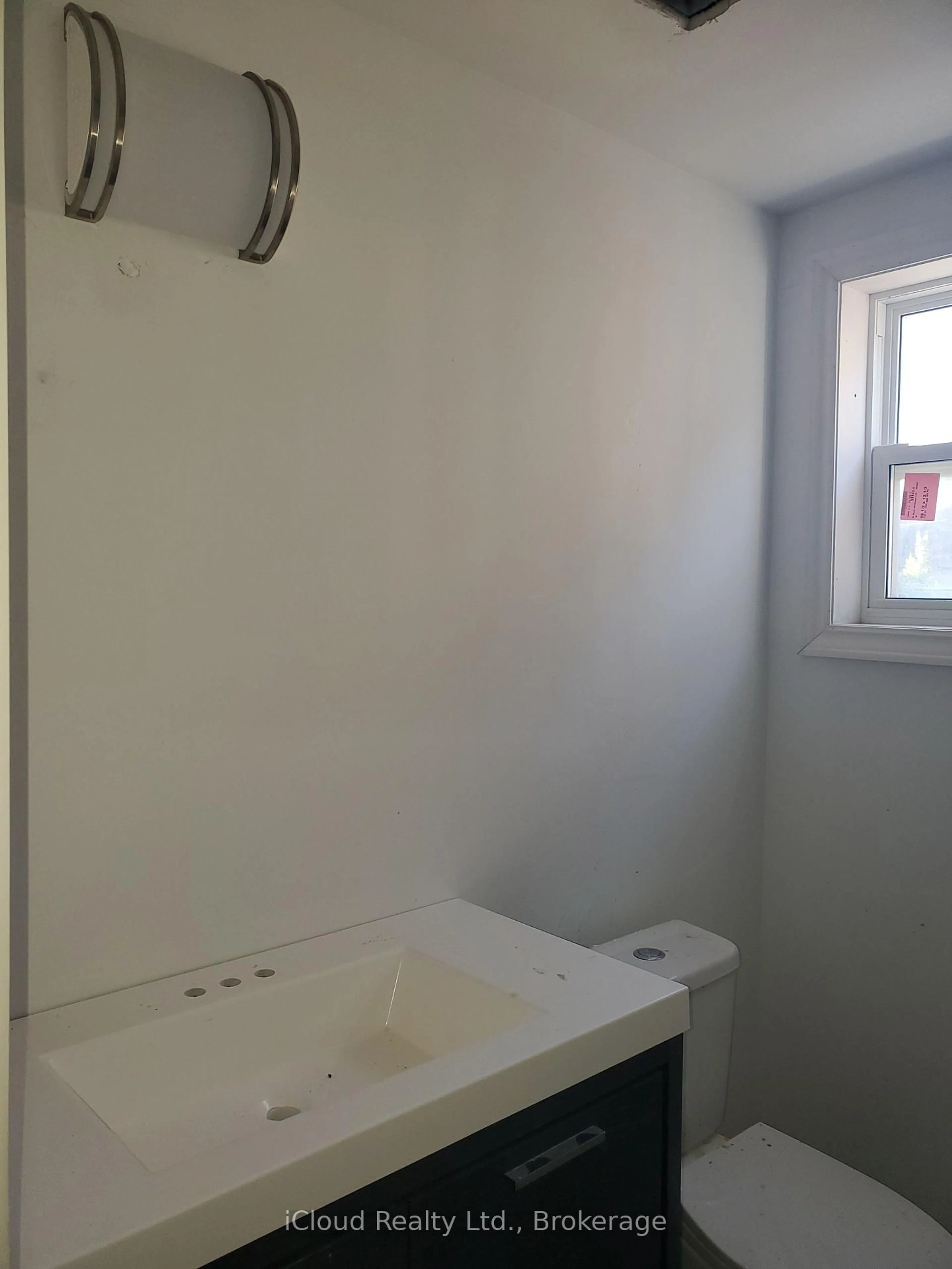 A pic of a room for 62 Currie St, St. Catharines Ontario L2M 5M8