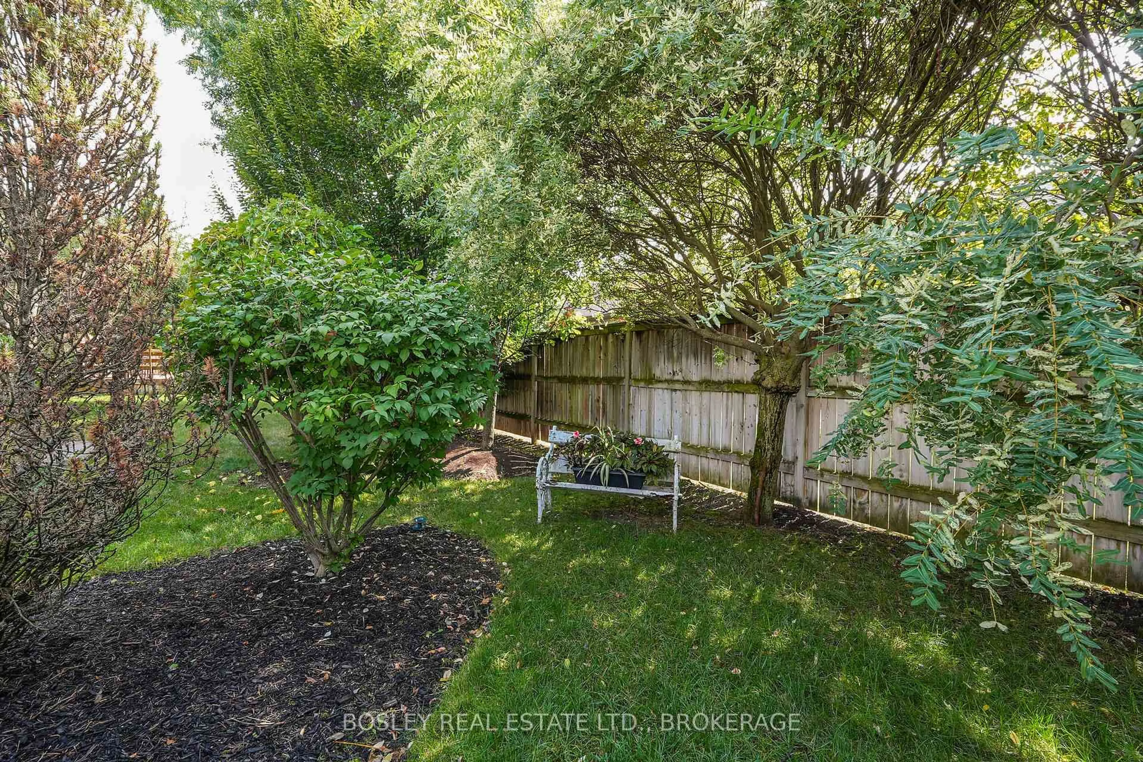 Patio, forest/trees view for 43 Loretta Dr, Niagara-on-the-Lake Ontario L0S 1T0