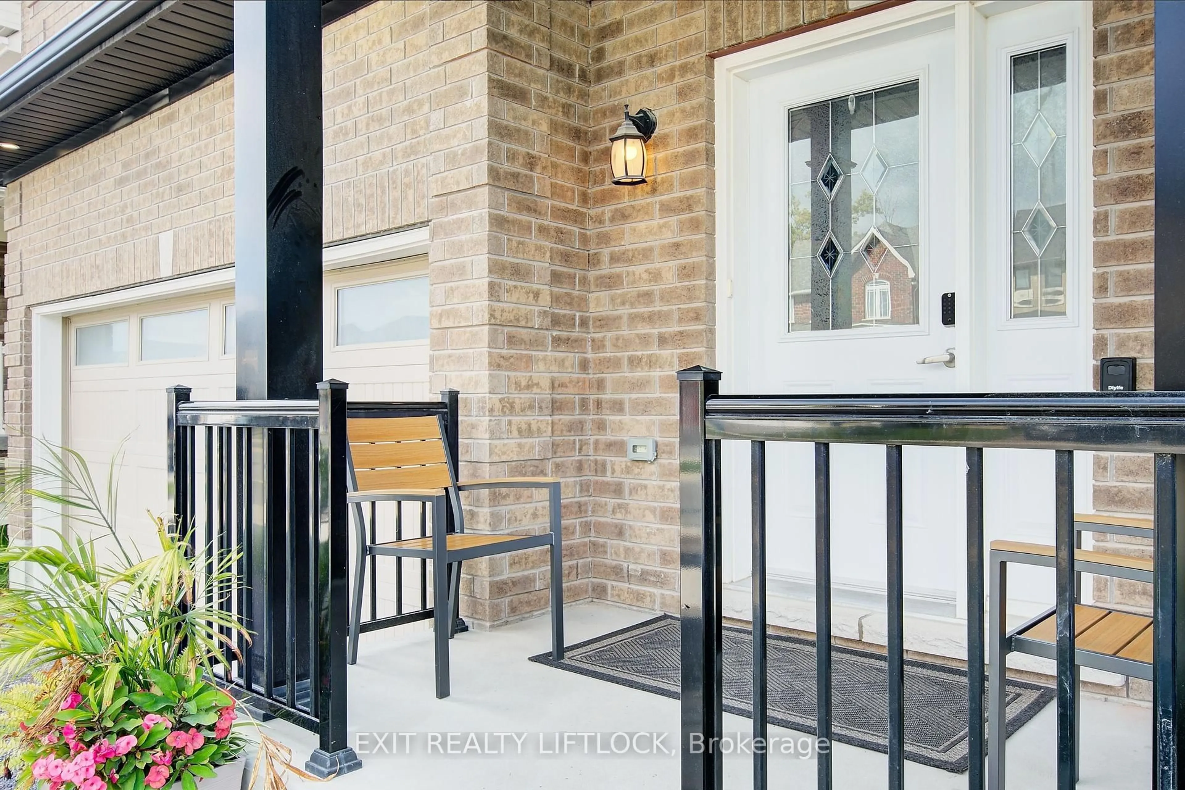 Indoor entryway for 603 Lemay Grve, Peterborough Ontario K9K 0G9