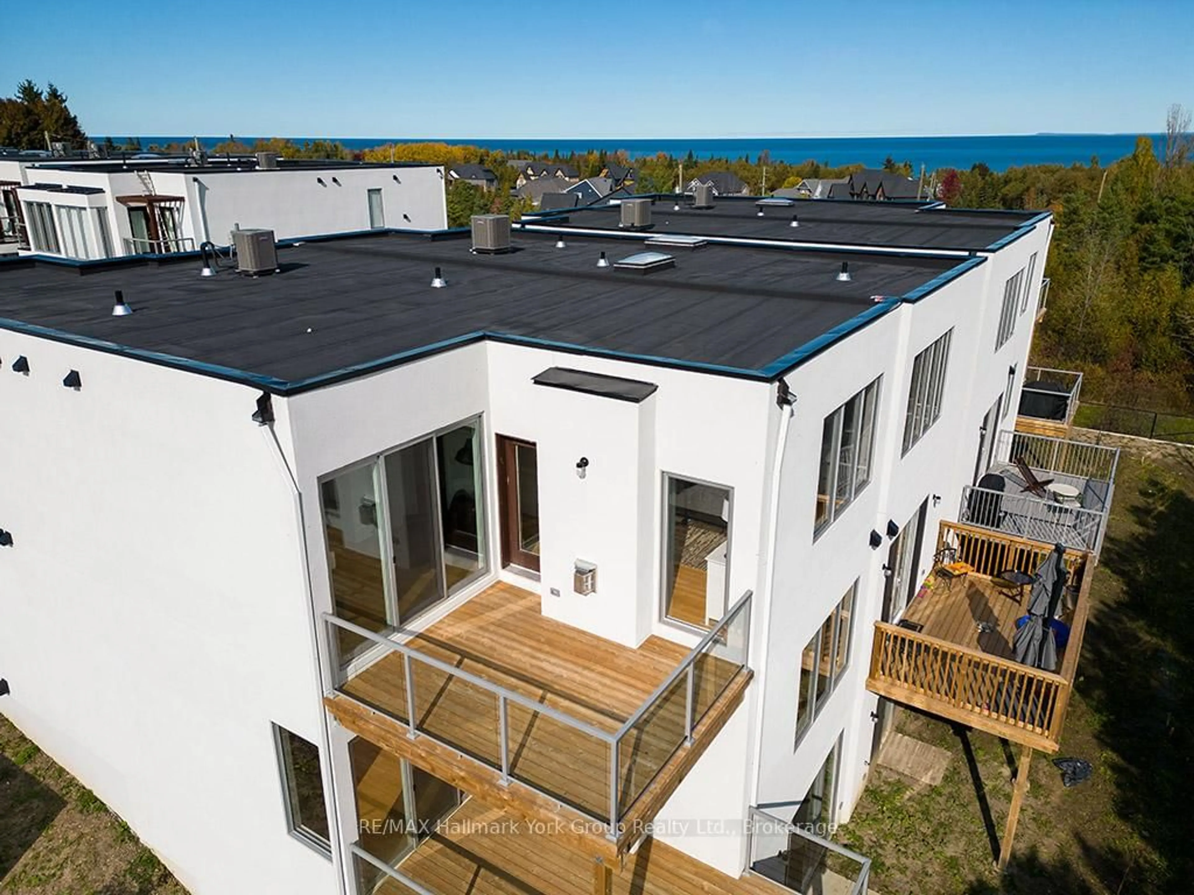 A pic from outside/outdoor area/front of a property/back of a property/a pic from drone, unknown for 23 Waterview Lane, Blue Mountains Ontario N0H 2P0