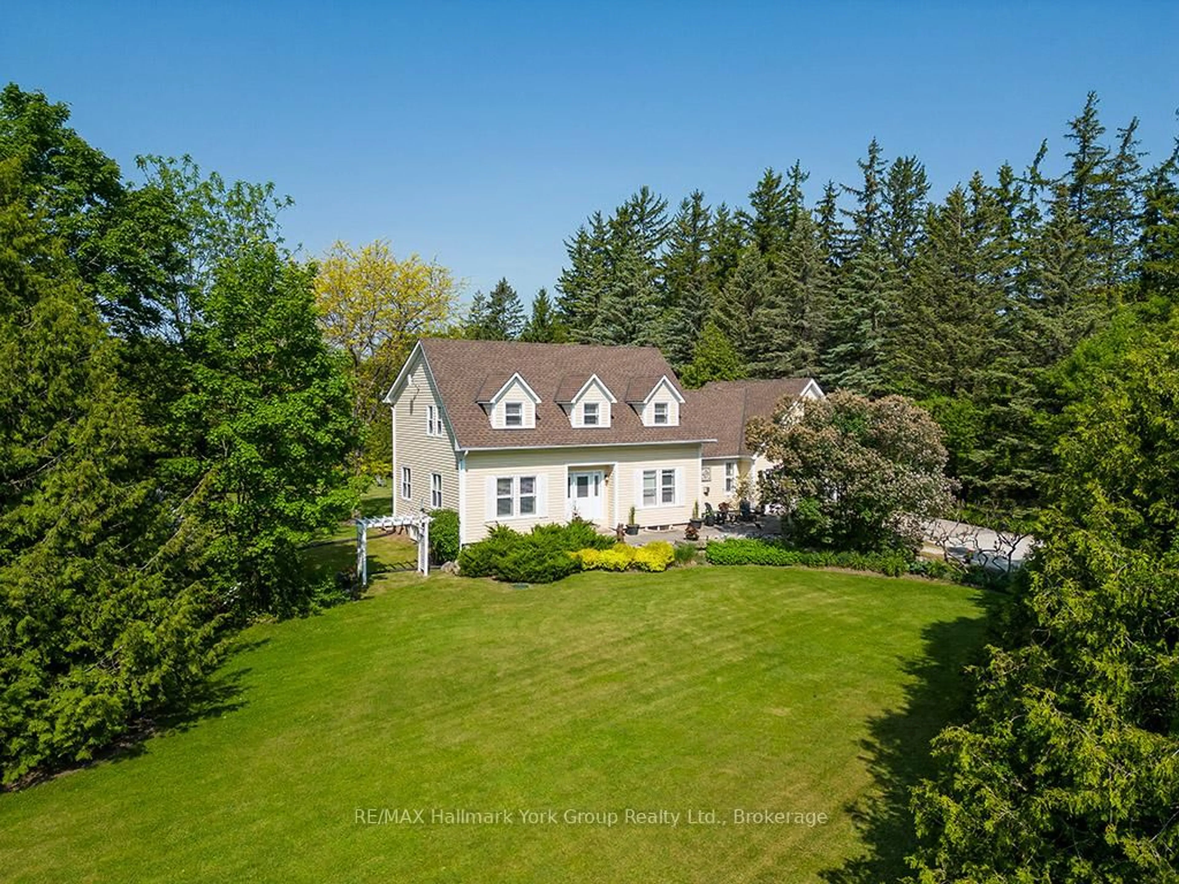 A pic from outside/outdoor area/front of a property/back of a property/a pic from drone, unknown for 788267 Grey 13 Rd, Blue Mountains Ontario N0H 1J0