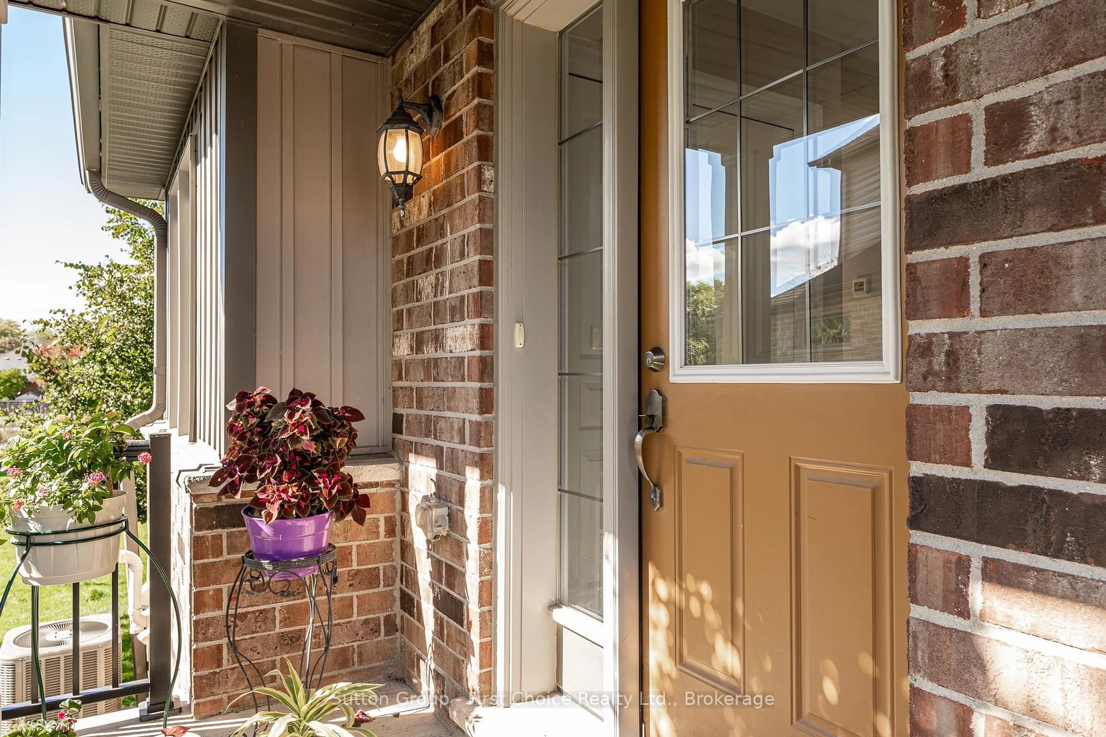 Indoor entryway for 55 Harrison St #6, Stratford Ontario N5A 0C9