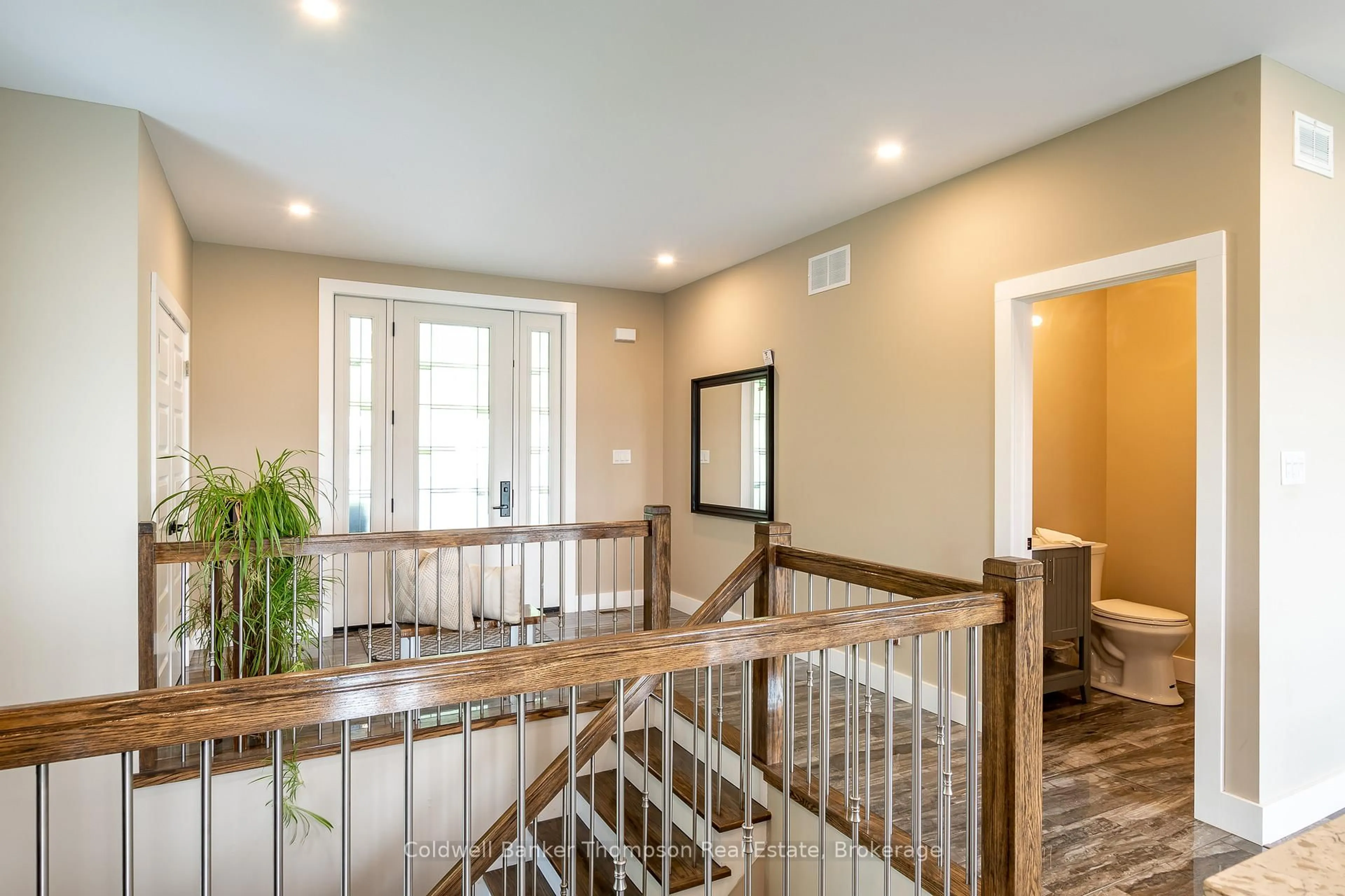 Indoor foyer for 467 Clearwater Lake Rd, Huntsville Ontario P0B 1L0