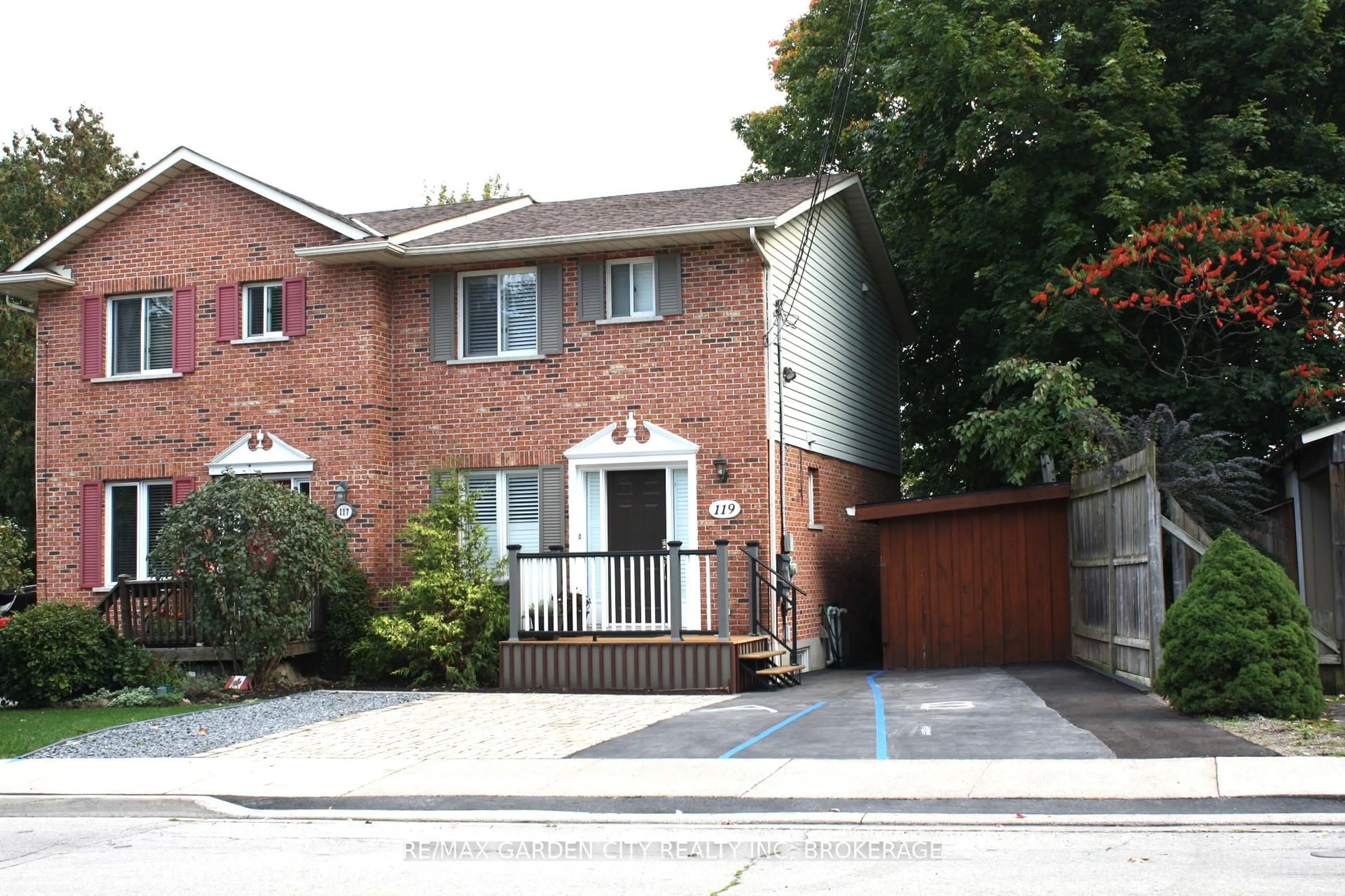 Home with brick exterior material, street for 119 Main St, Grimsby Ontario L3M 3Y1