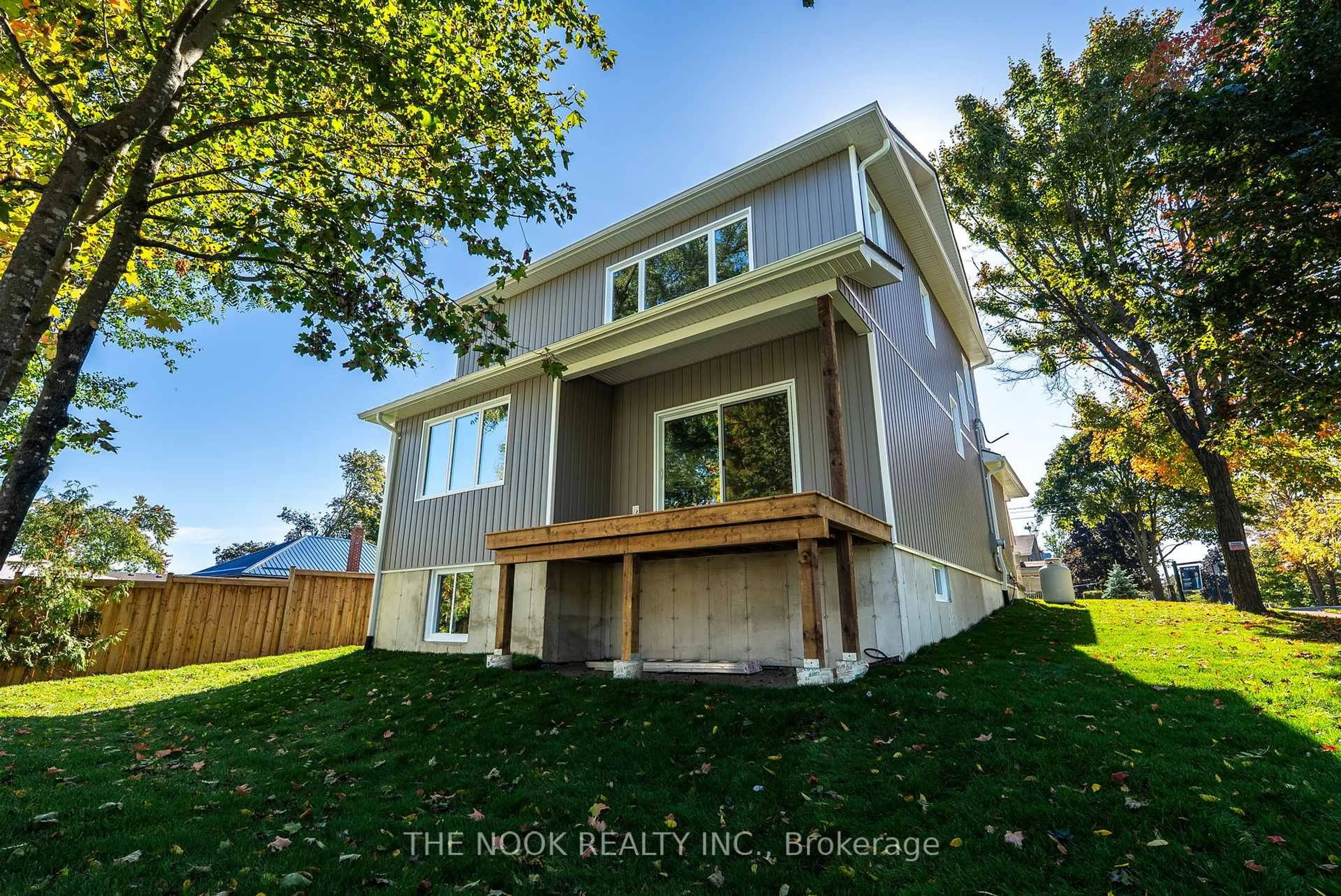 Home with vinyl exterior material, building for 50 Russell St, Kawartha Lakes Ontario K9V 2A6