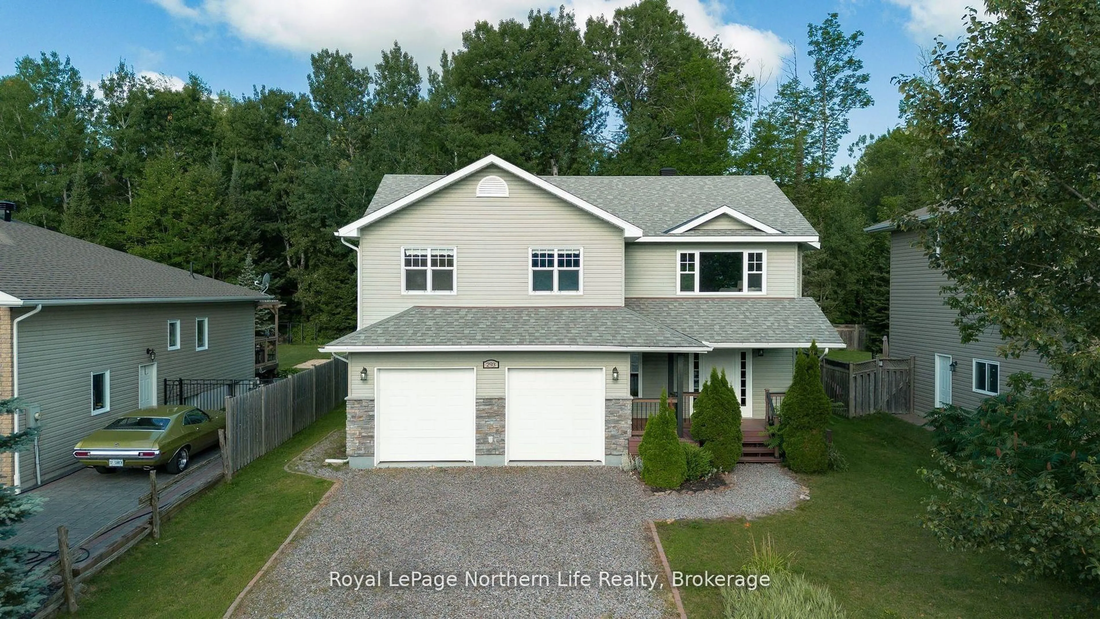 Home with vinyl exterior material, street for 293 Osprey Cres, Callander Ontario P0H 1H0