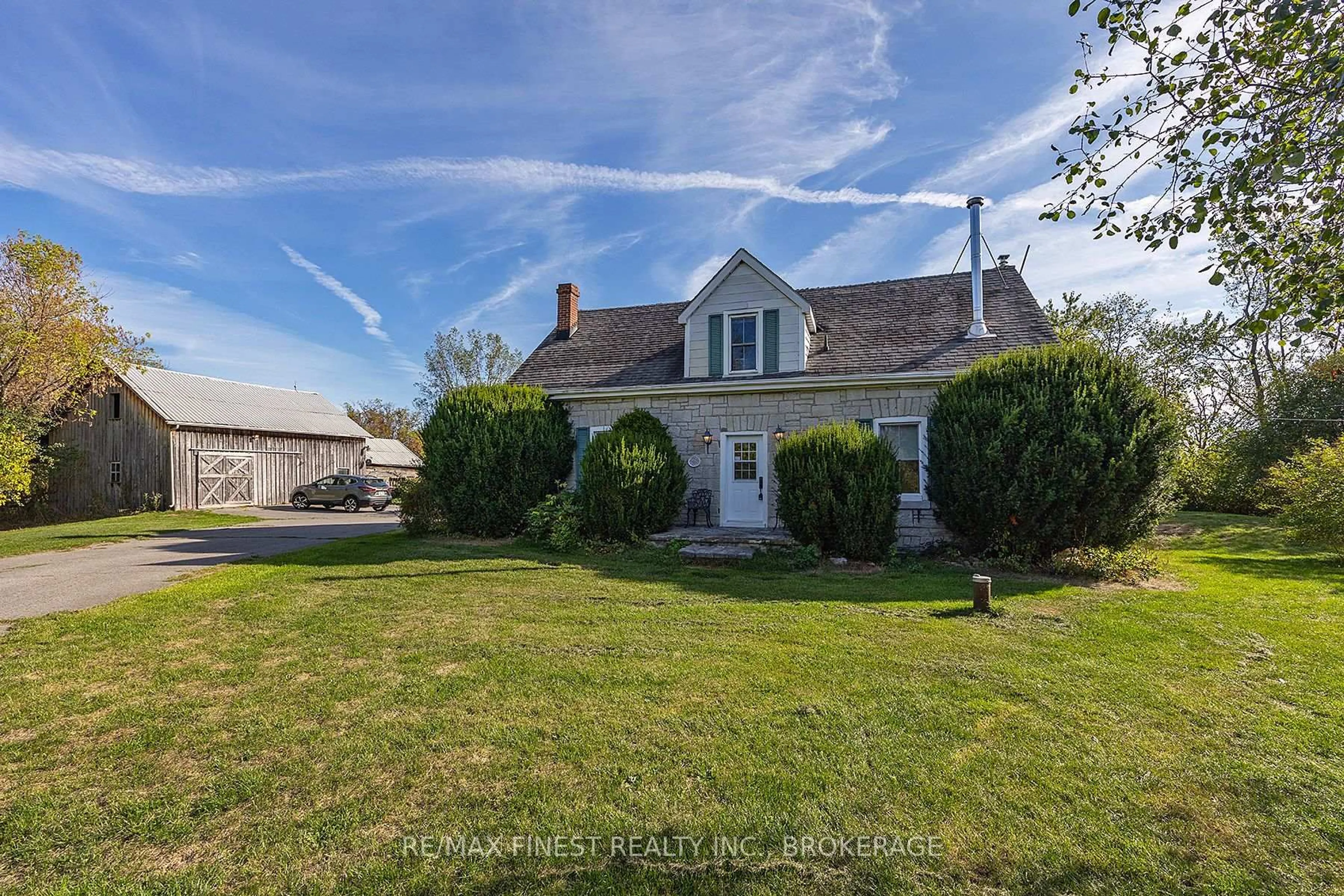 A pic from outside/outdoor area/front of a property/back of a property/a pic from drone, street for 5033 Eddy Lane, Mcdonalds Corners Ontario K0H 1M0