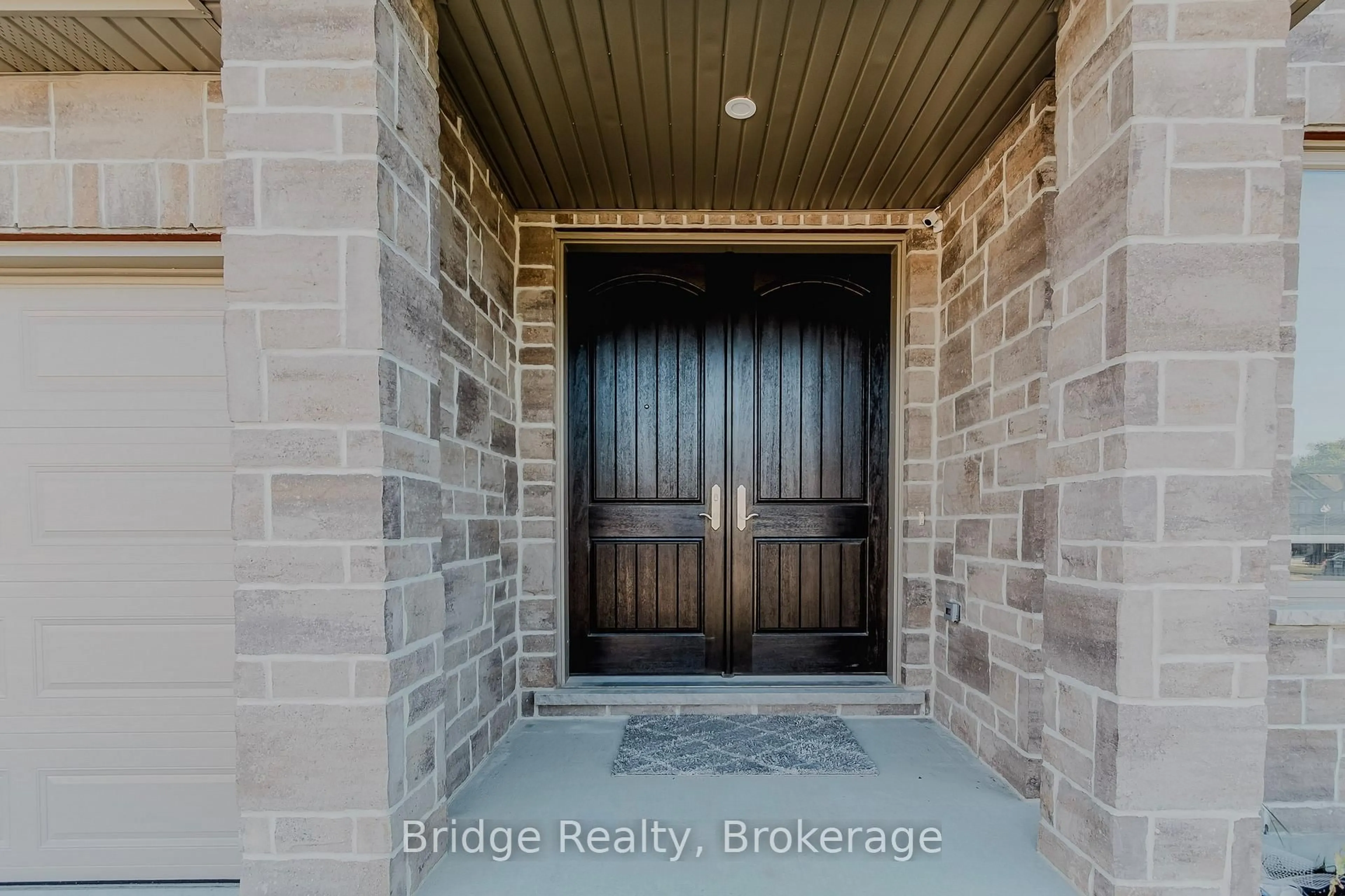 Indoor entryway for 133 Birdie Crt, Woodstock Ontario N4T 0N3