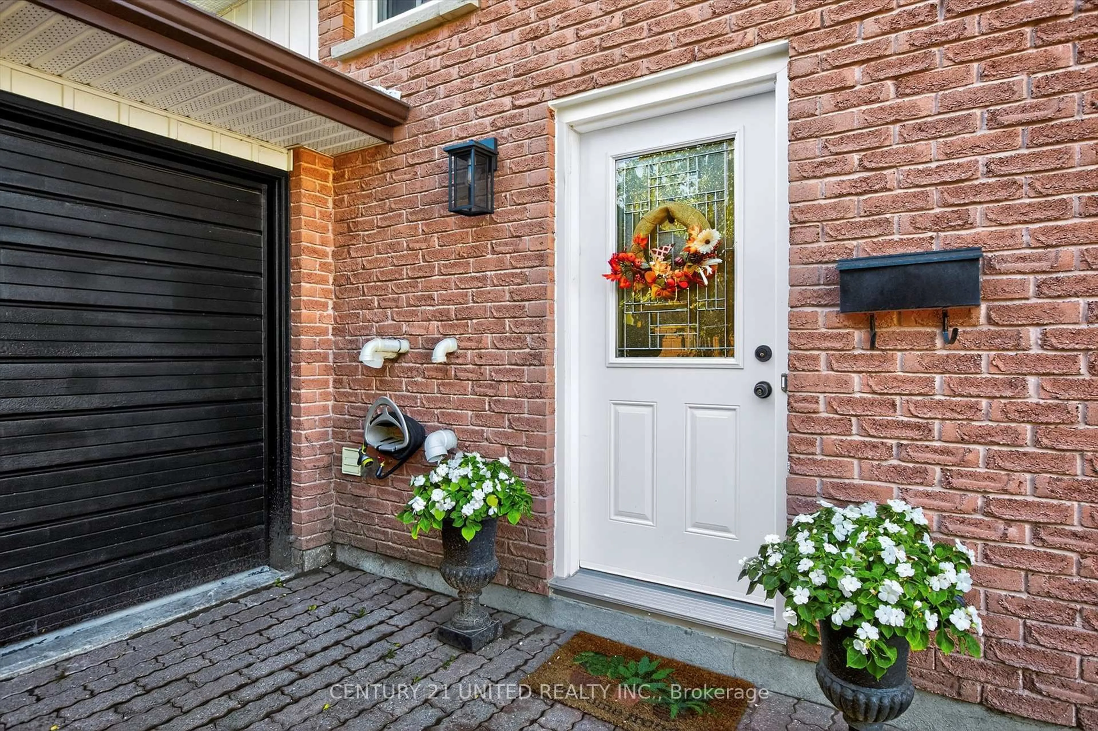 Indoor entryway for 632 Otonabee Dr, Peterborough Ontario K9J 7P9