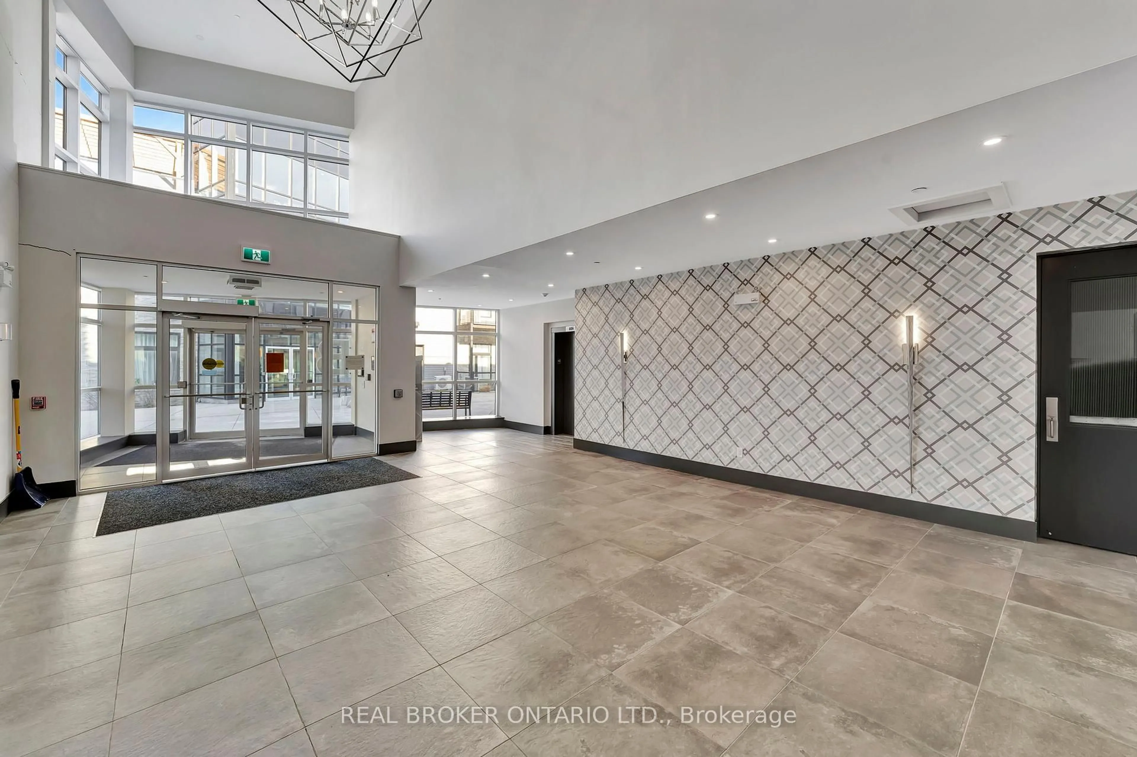 Indoor foyer for 85 Morrell St #117, Brantford Ontario N3T 4J6