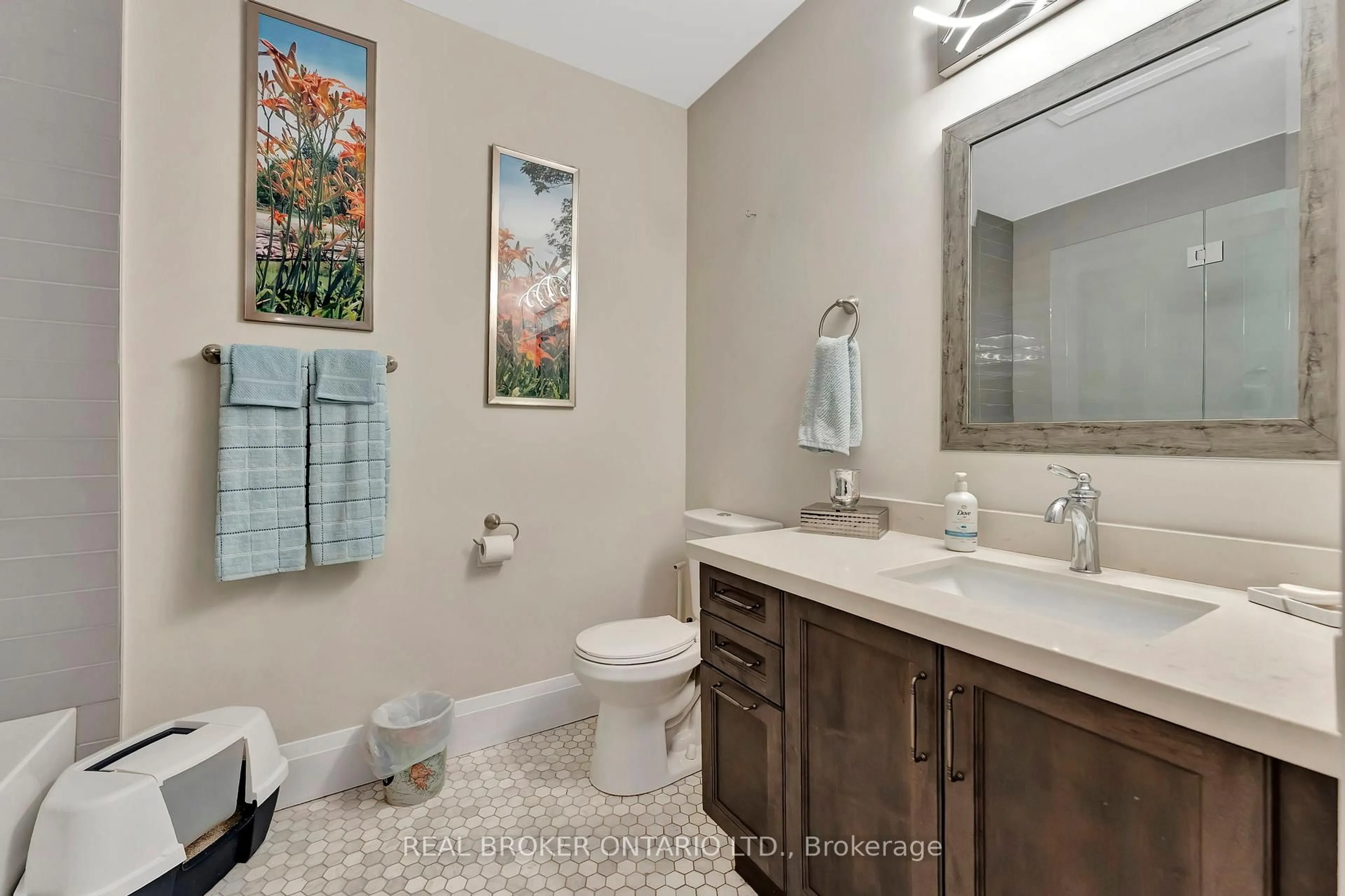 Contemporary bathroom, ceramic/tile floor for 85 Morrell St #117, Brantford Ontario N3T 4J6