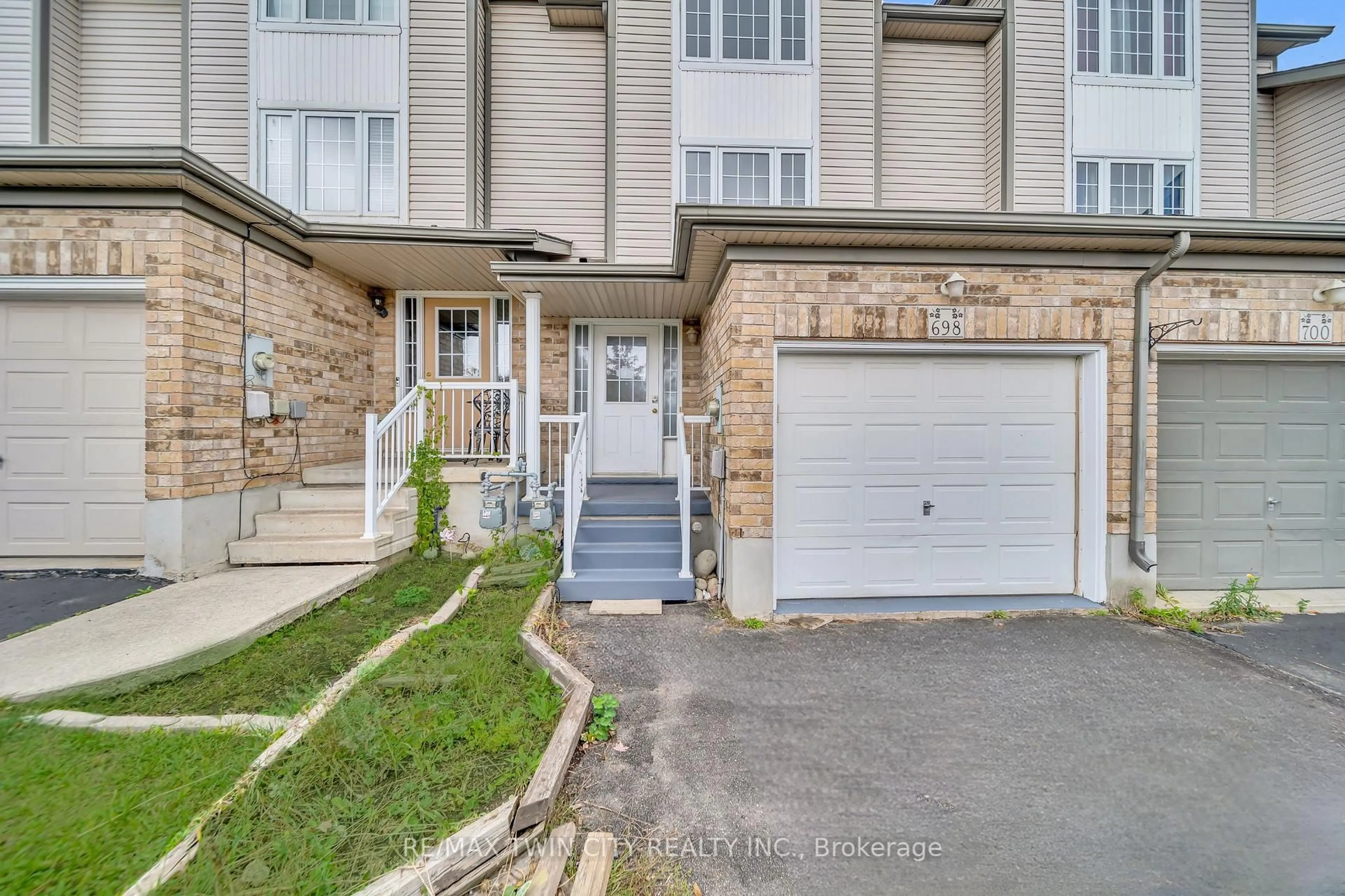 Unknown for 698 Activa Ave, Kitchener Ontario N2E 4E1