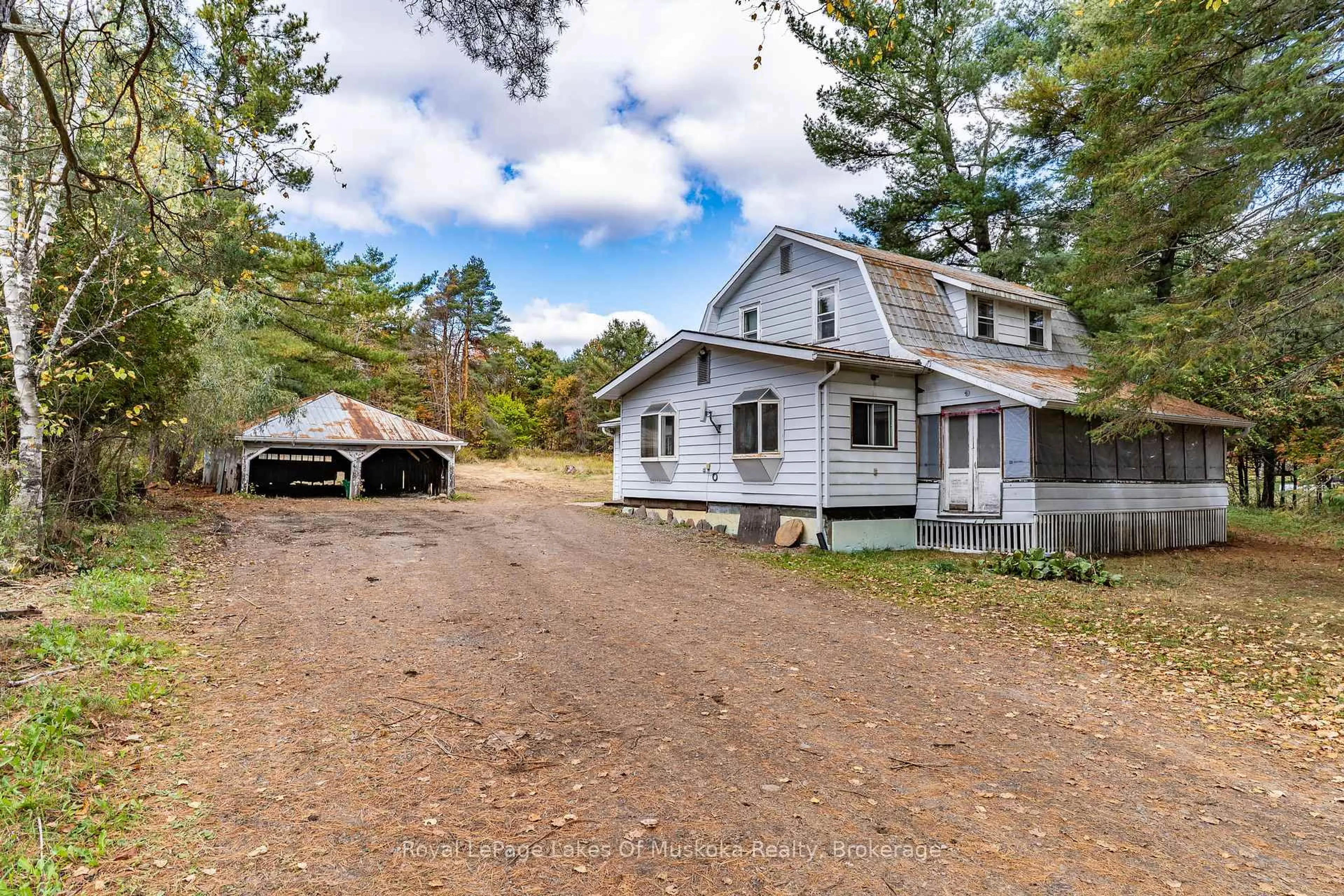 A pic from outside/outdoor area/front of a property/back of a property/a pic from drone, street for 1015 Hewlitt Rd, Muskoka Lakes Ontario P1L 0J4