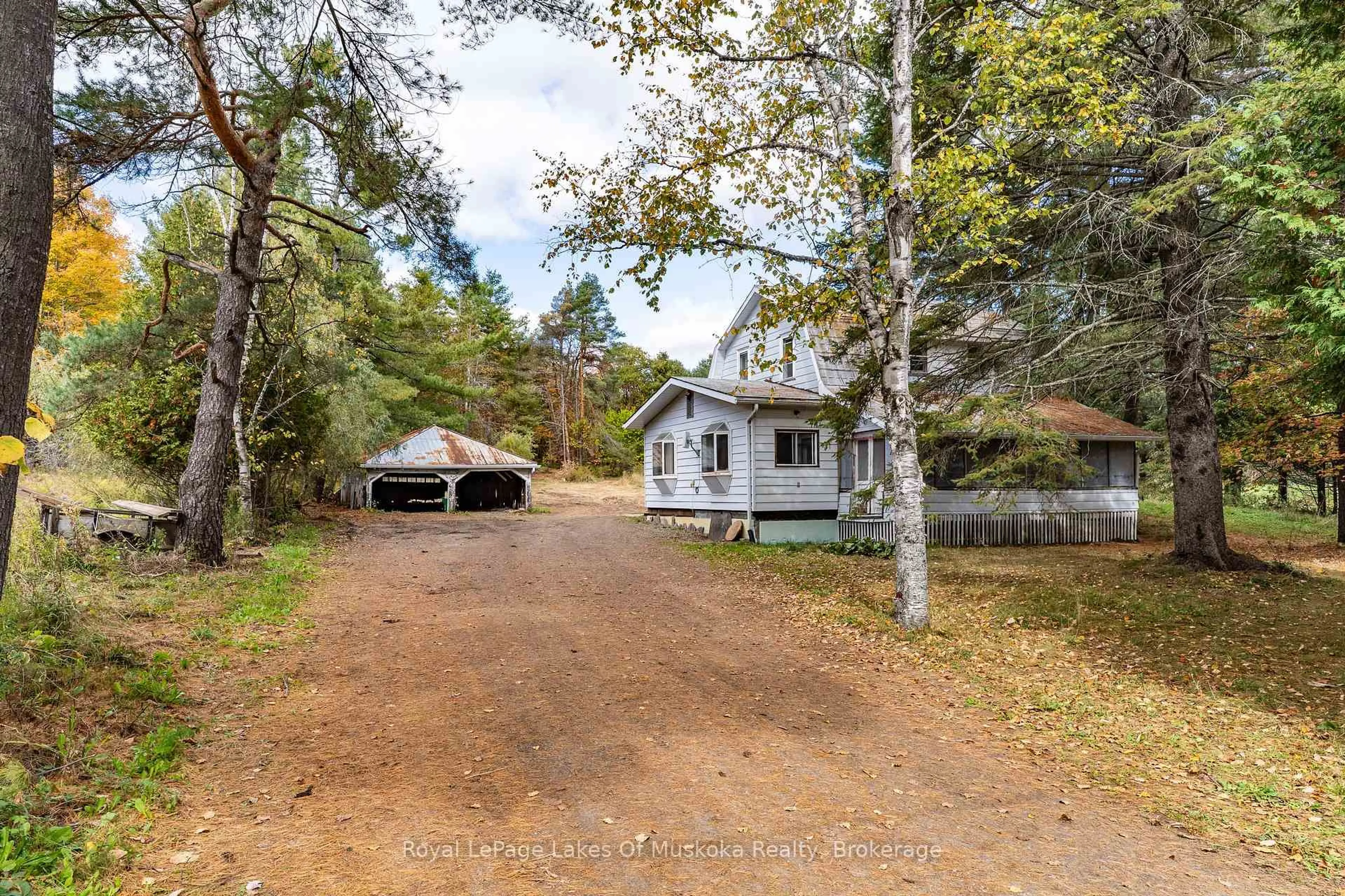 A pic from outside/outdoor area/front of a property/back of a property/a pic from drone, street for 1015 Hewlitt Rd, Muskoka Lakes Ontario P1L 0J4