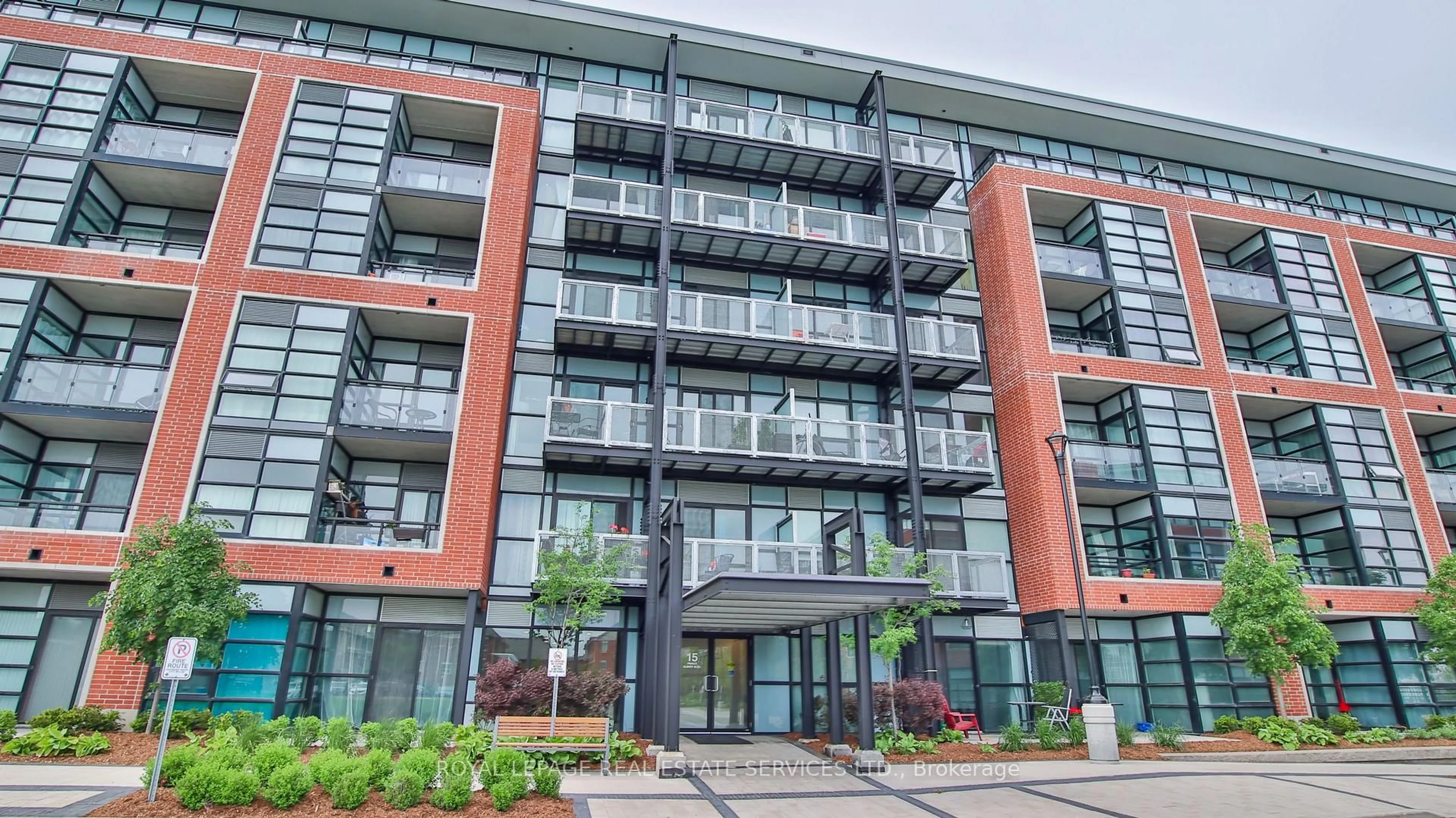 Indoor foyer for 15 Prince Albert Blvd #518, Kitchener Ontario N2H 0C2
