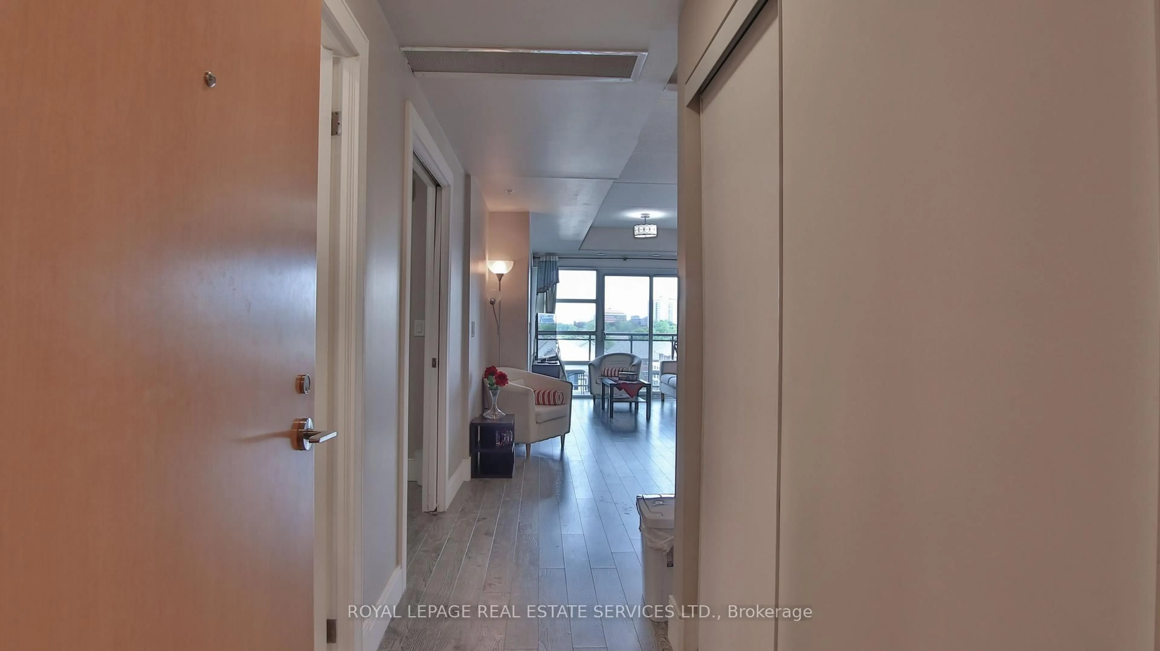 Indoor foyer for 15 Prince Albert Blvd #518, Kitchener Ontario N2H 0C2