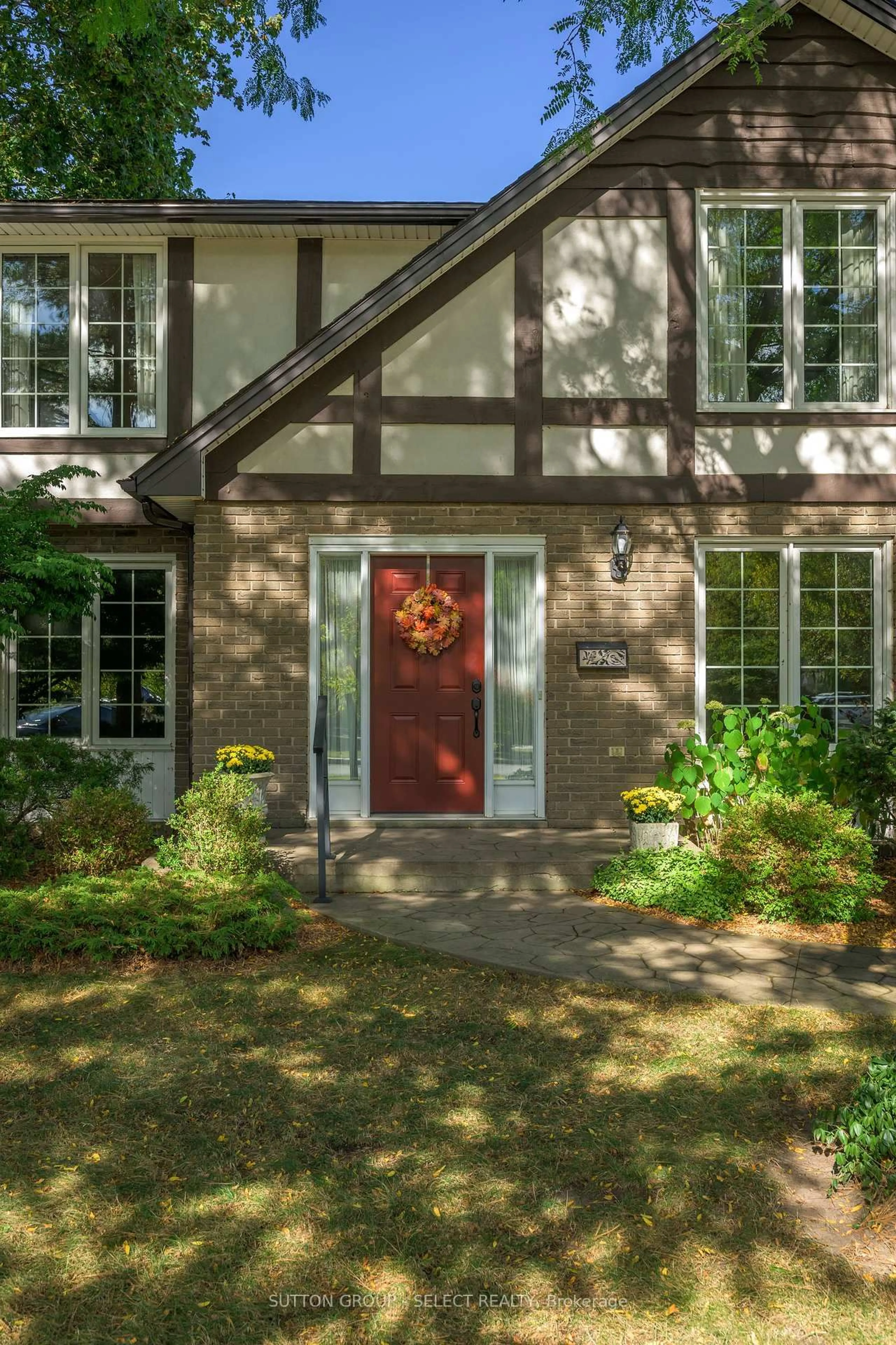Home with brick exterior material, street for 77 Hampton Crt, London North Ontario N6H 2P3