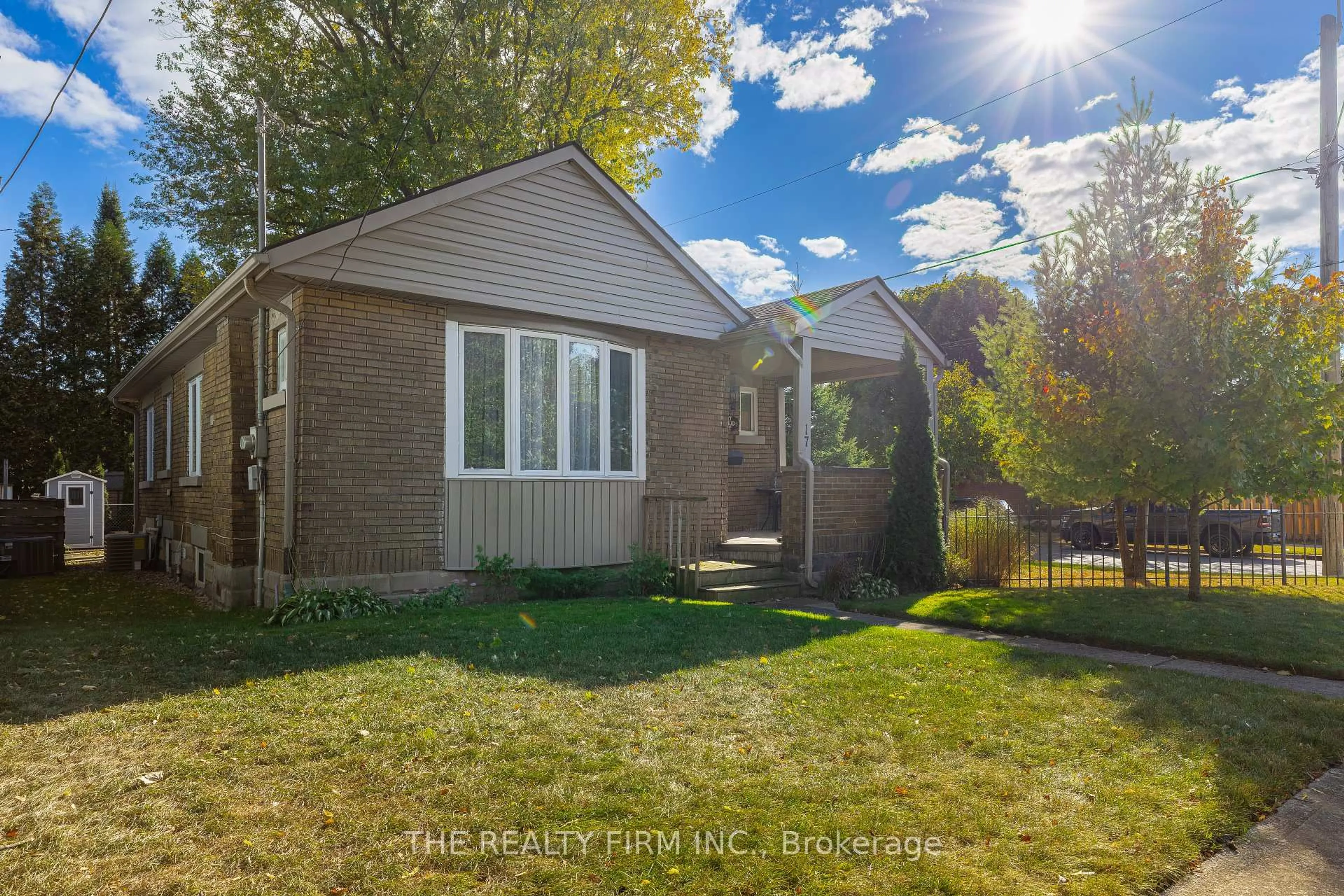 Unknown for 17 Maud St, London South Ontario N5Z 2Y2