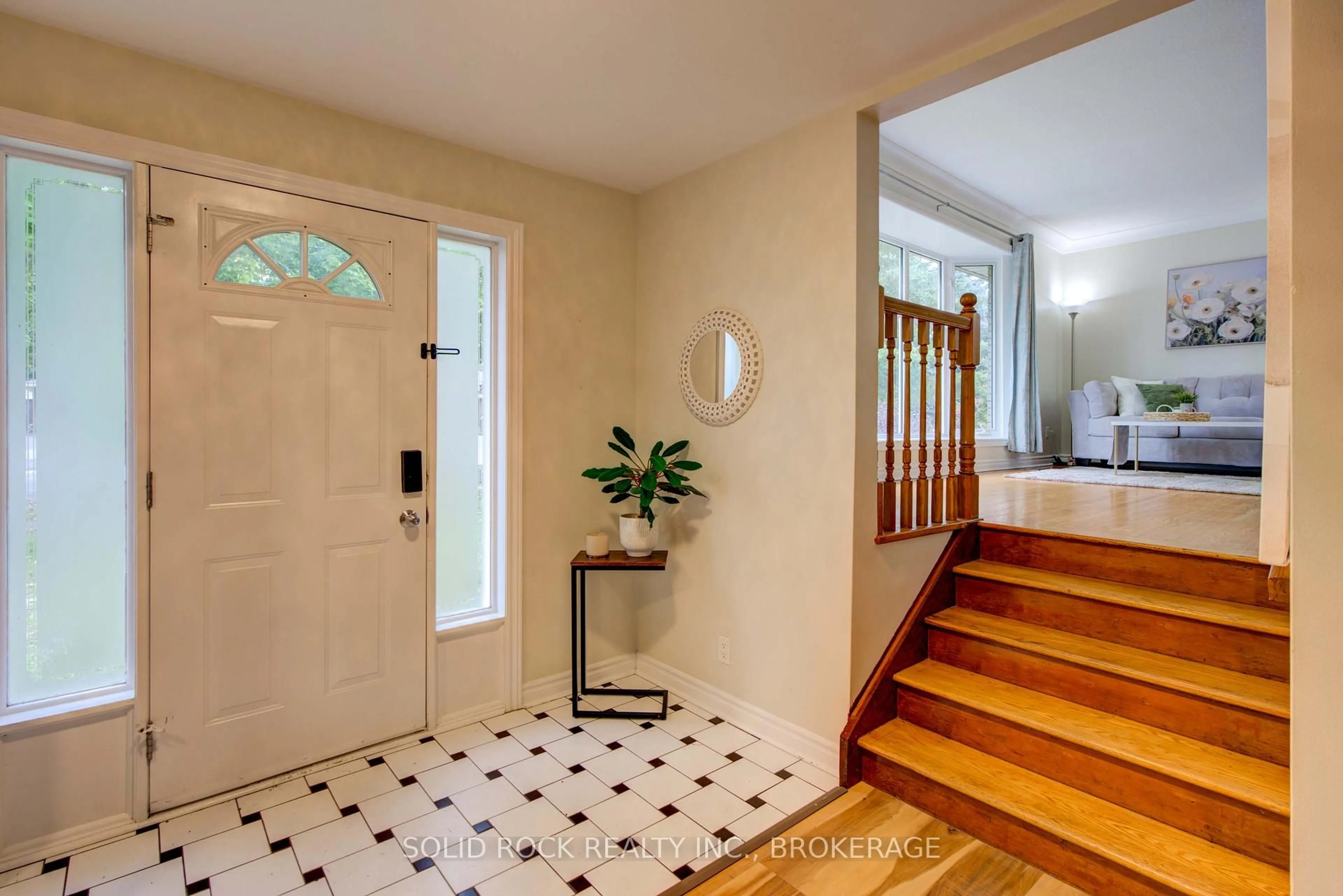 Indoor entryway for 82 Queen Mary Rd, Kingston Ontario K7M 2A5