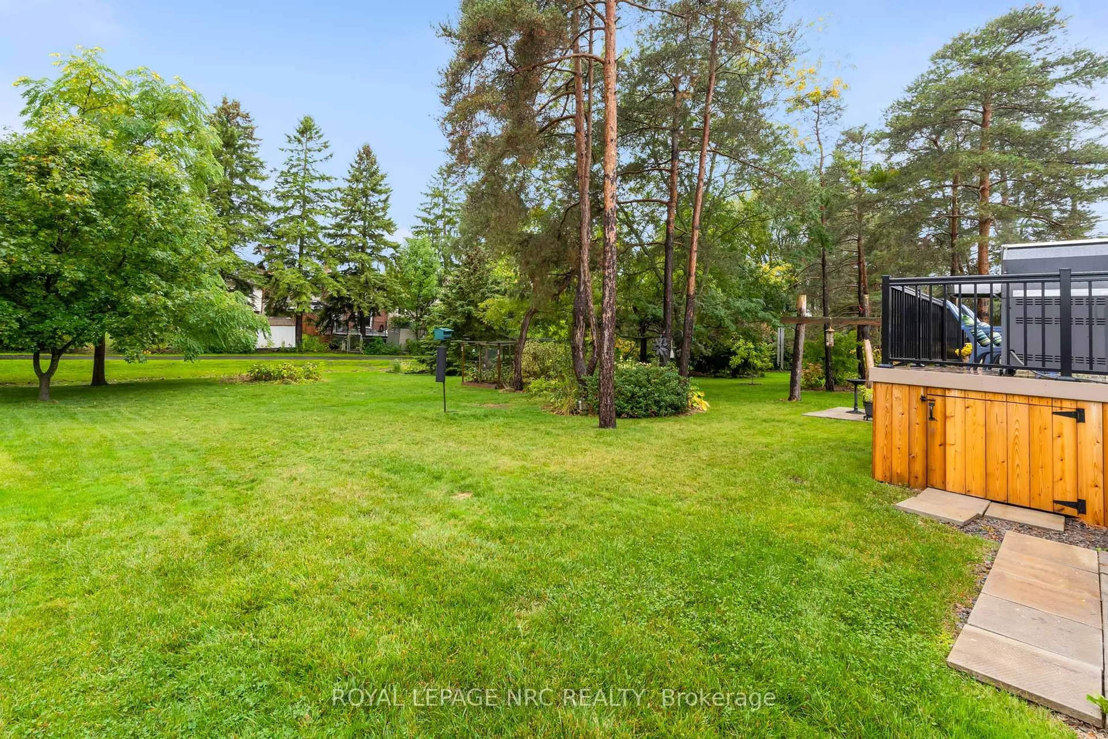 A pic from outside/outdoor area/front of a property/back of a property/a pic from drone, forest/trees view for 49 Cedar Park Dr, Welland Ontario L3C 7C8