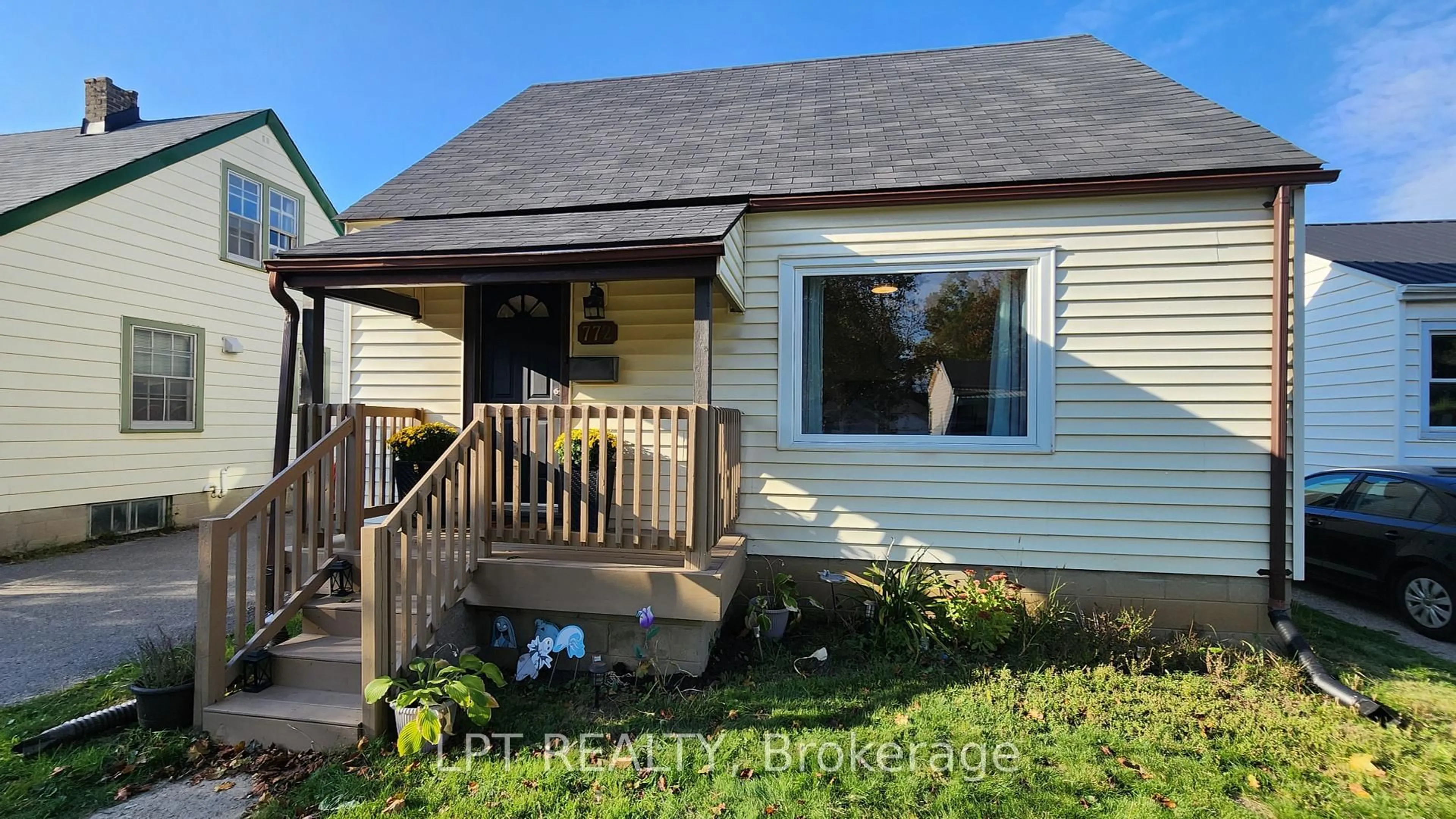 Home with vinyl exterior material, street for 772 Duffus St, Peterborough Ontario K9J 4K4