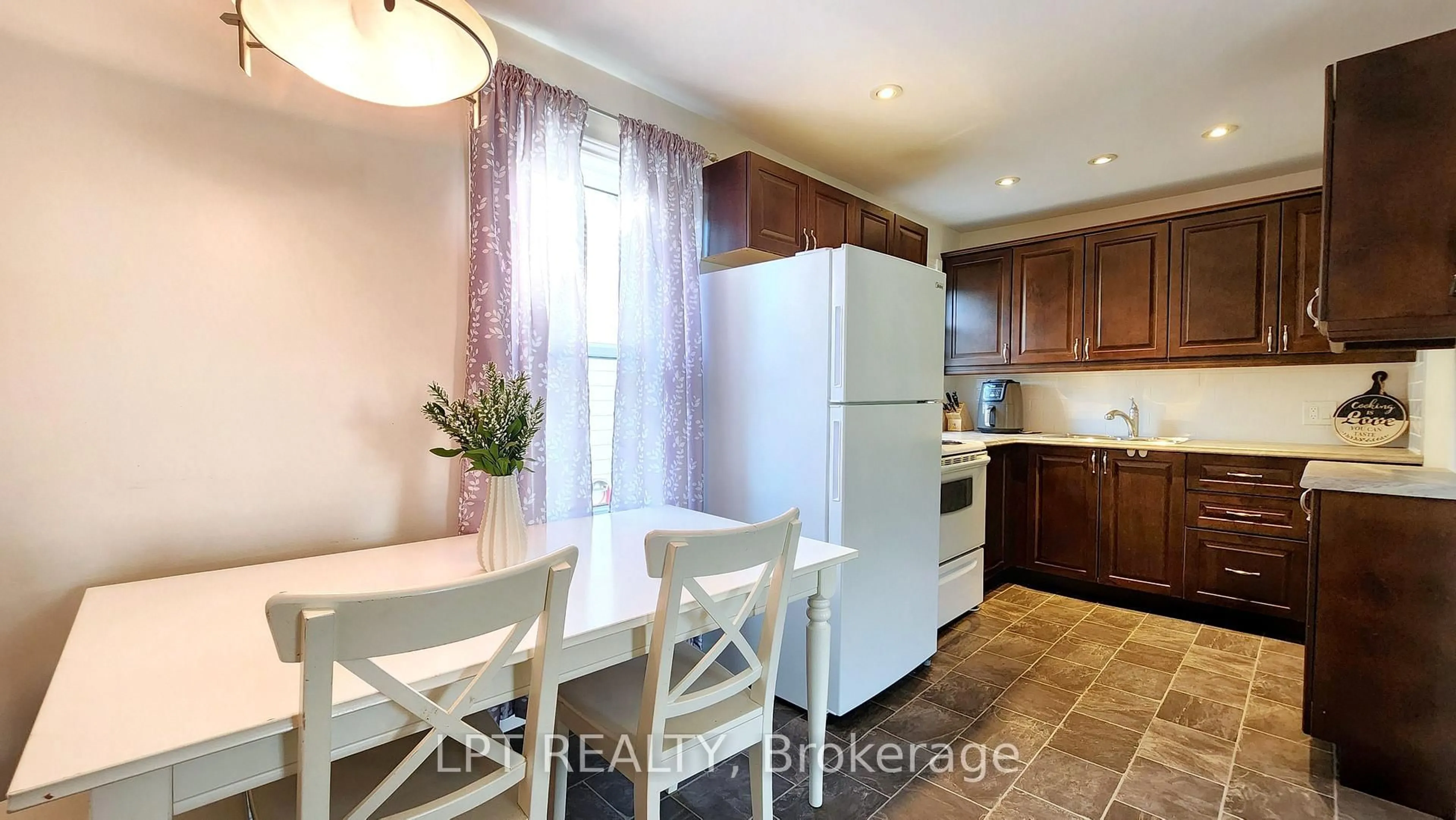 Standard kitchen, unknown for 772 Duffus St, Peterborough Ontario K9J 4K4