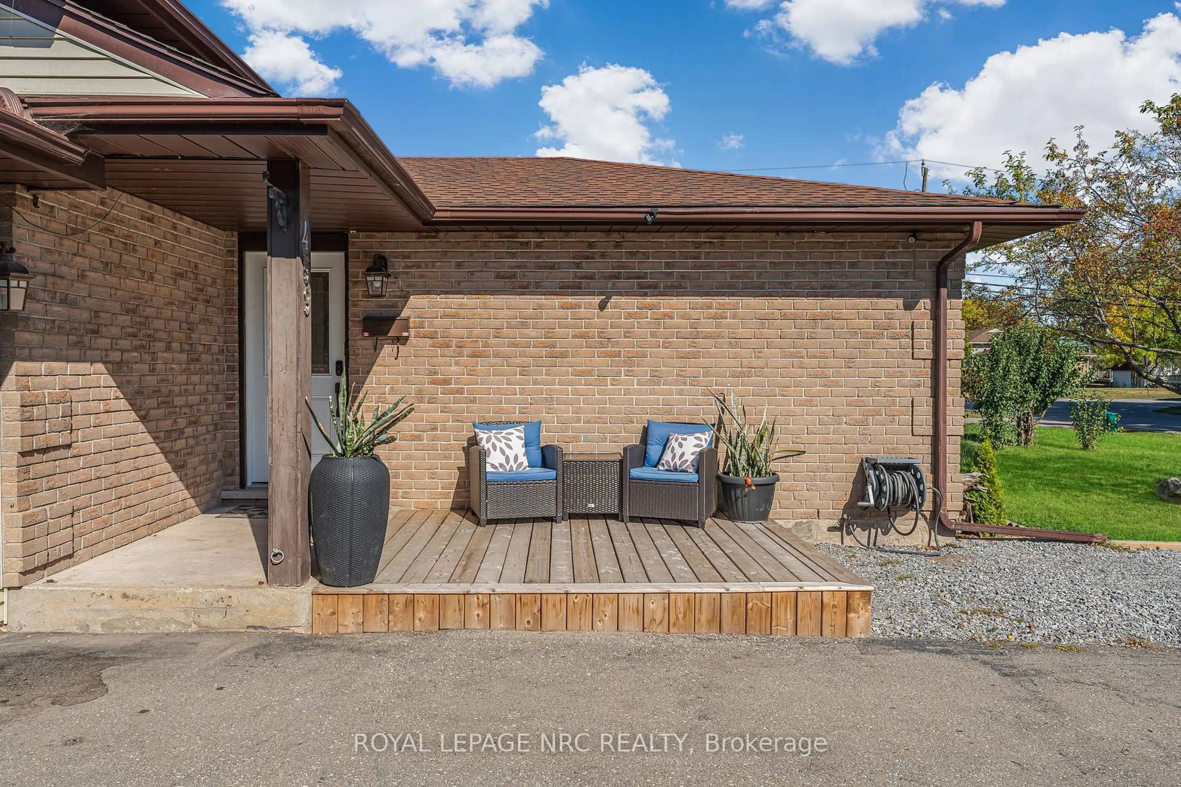 Patio, street for 459 Lakeview Rd, Fort Erie Ontario L2A 4W2