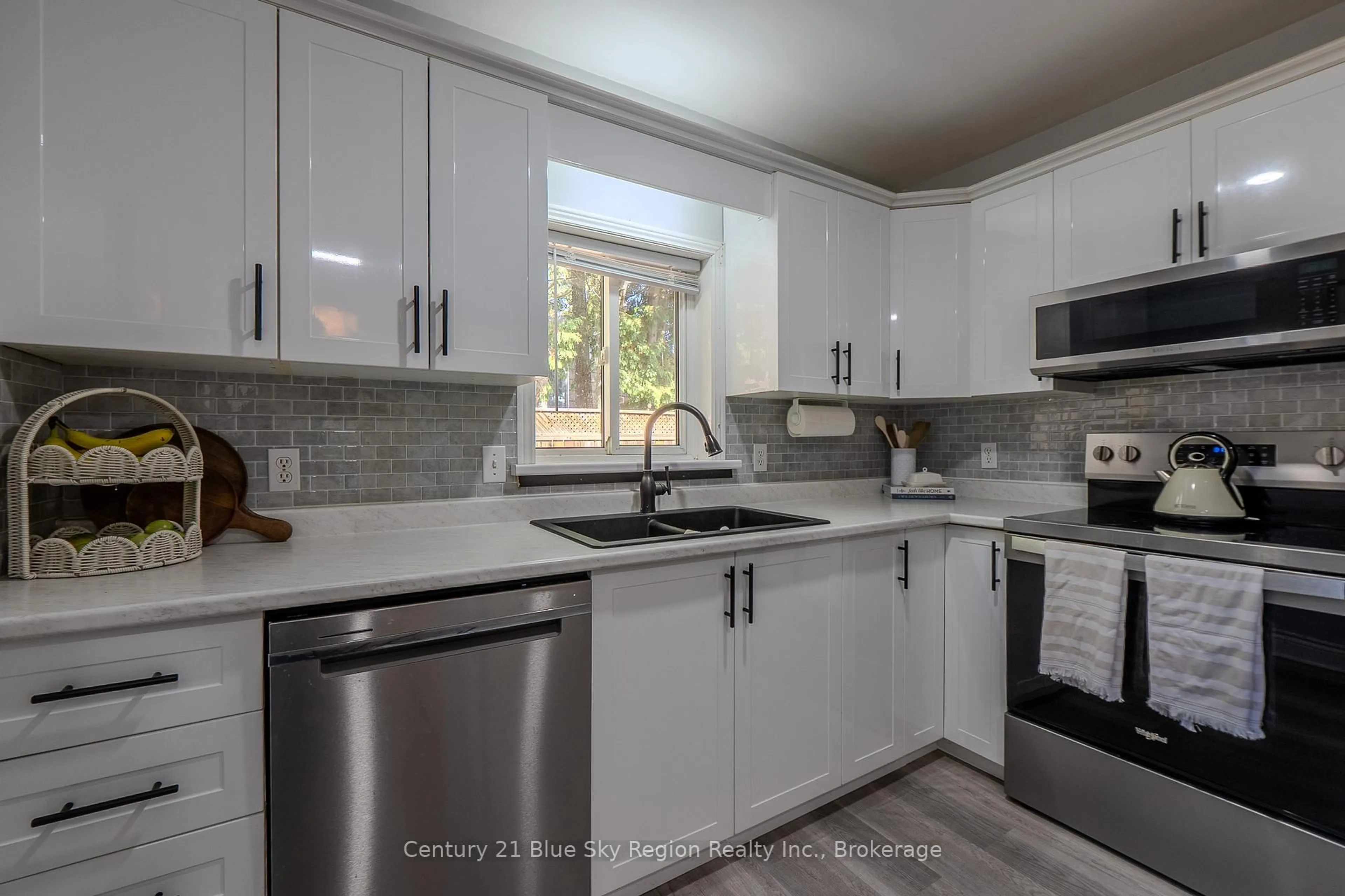 Open concept kitchen, ceramic/tile floor for 13 Prince Edward Dr, North Bay Ontario P1A 2T5