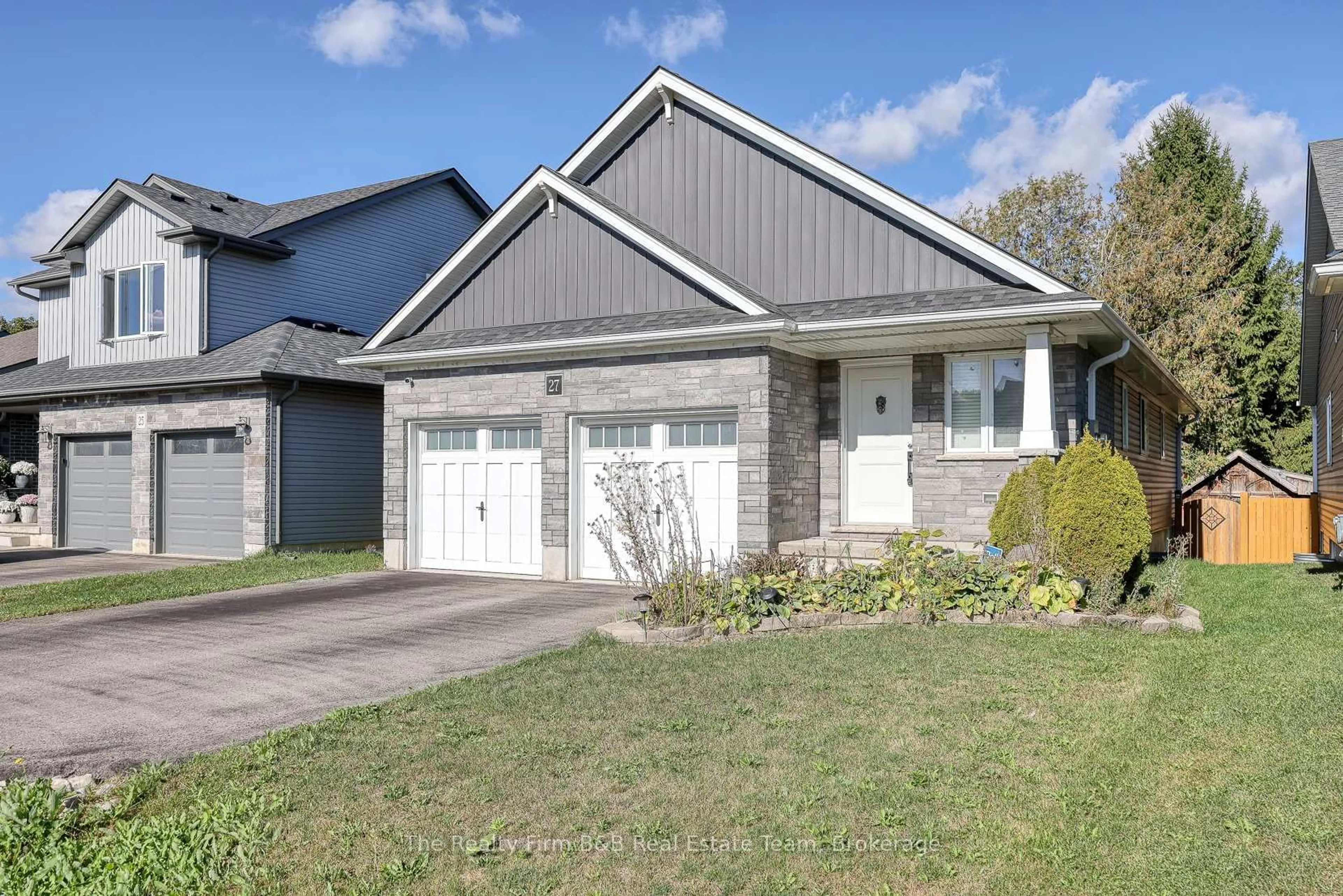 Home with vinyl exterior material, street for 27 Reeves Rd, Ingersoll Ontario N5C 0E1