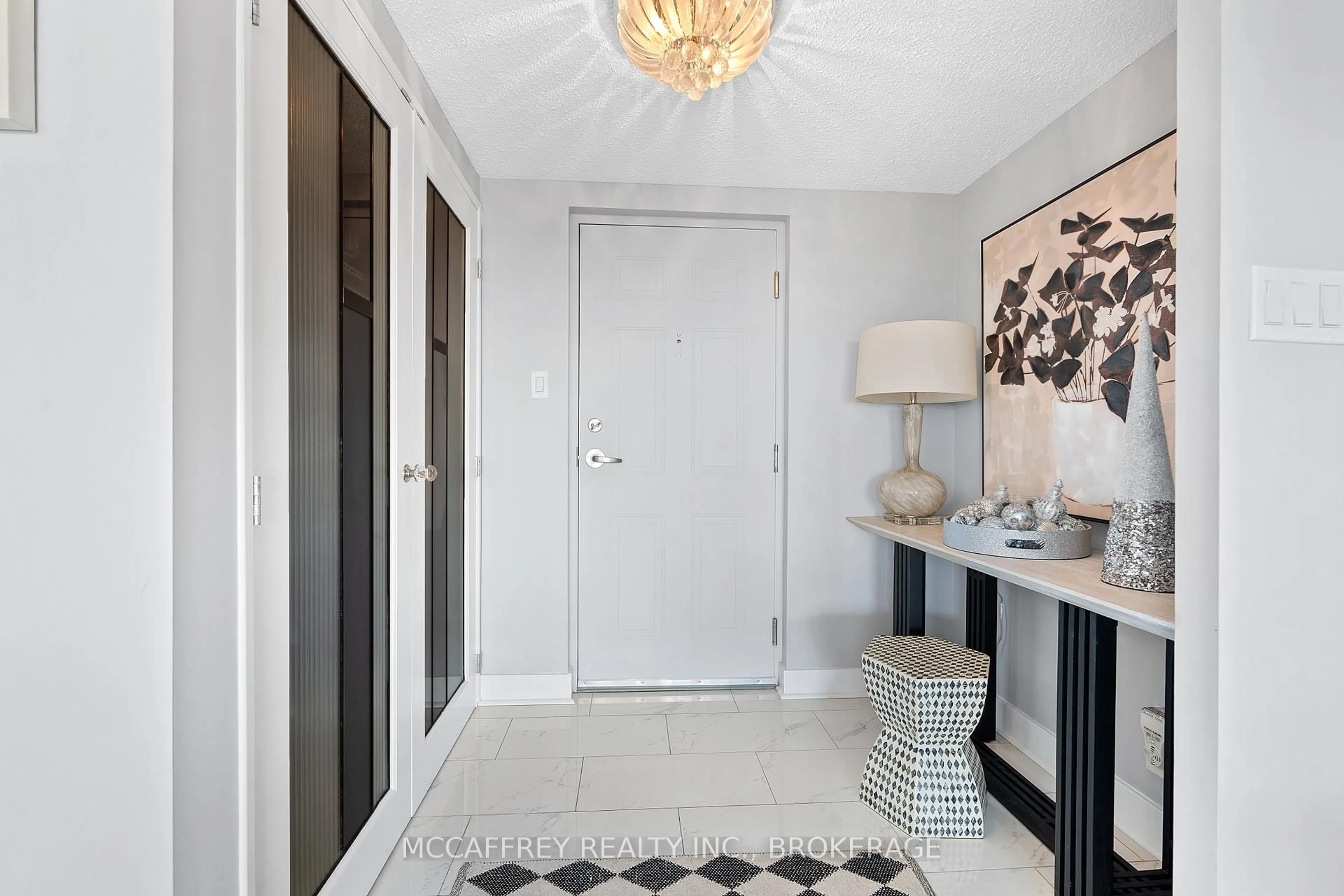 Indoor entryway for 257 Bath Rd, Kingston Ontario K7M 7T3