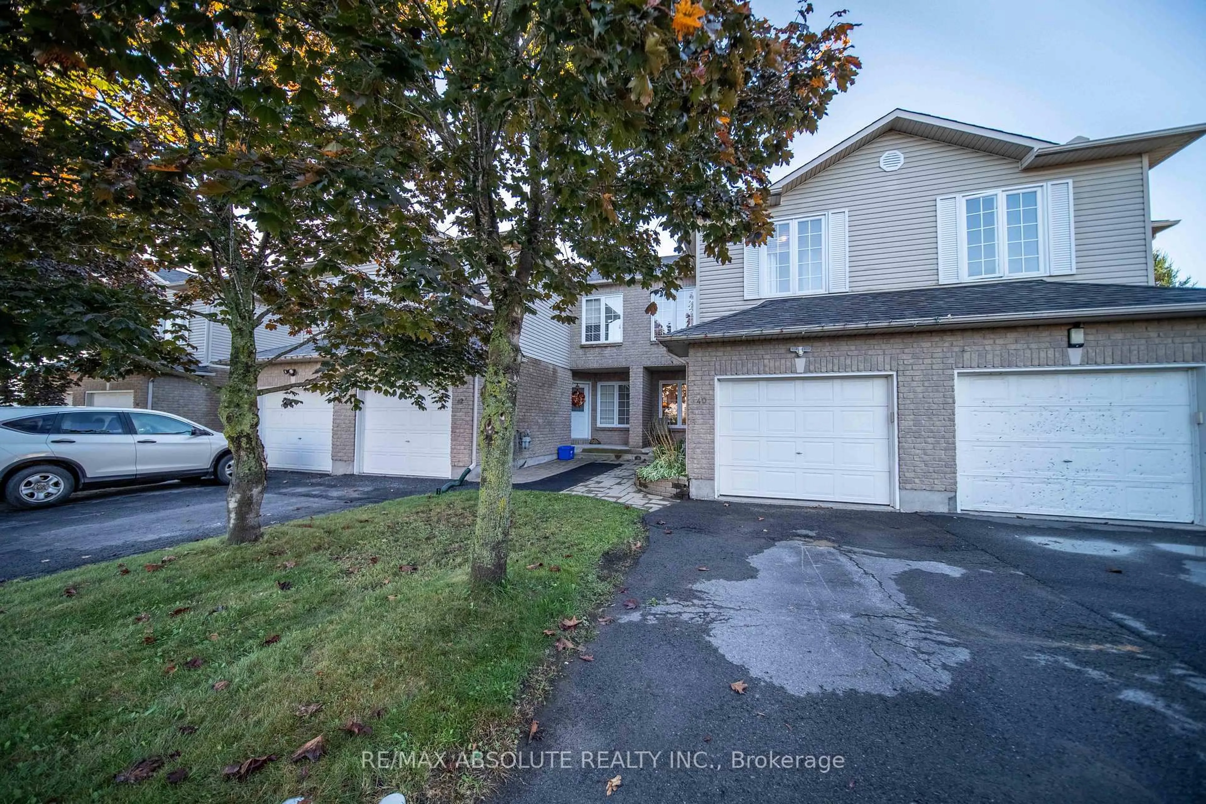 A pic from outside/outdoor area/front of a property/back of a property/a pic from drone, street for 40 Roger Cres, Casselman Ontario K0A 1M0