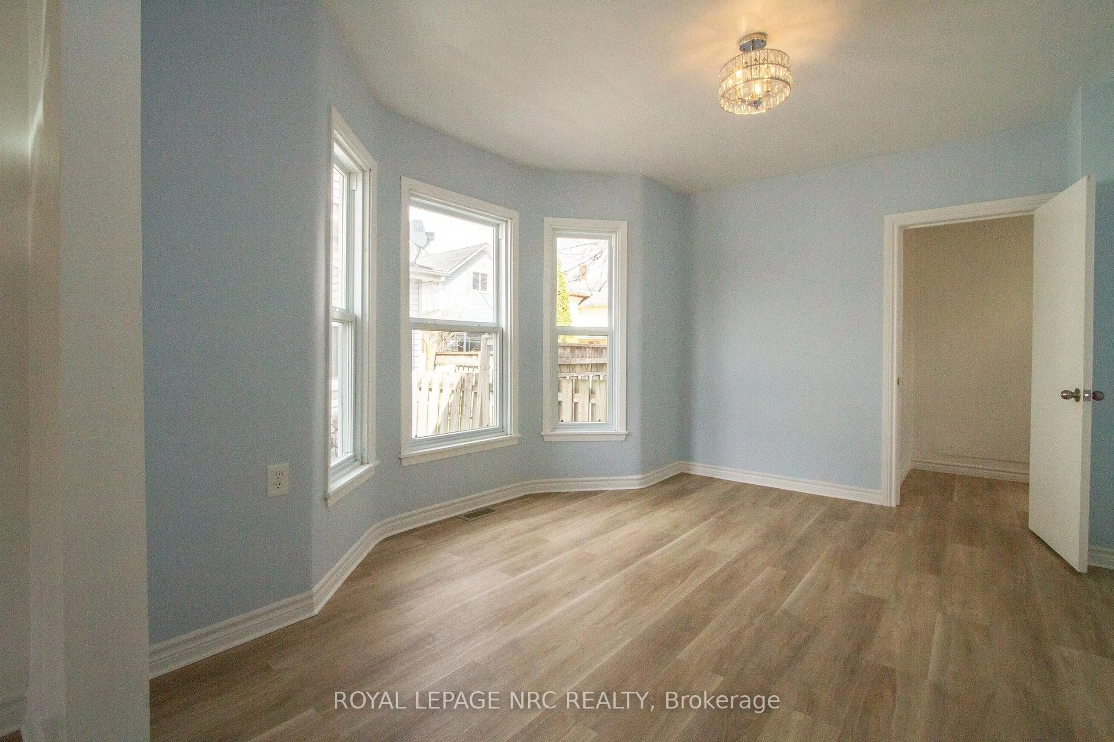 A pic of a room for 4900 St Clair Ave, Niagara Falls Ontario L2E 3T6