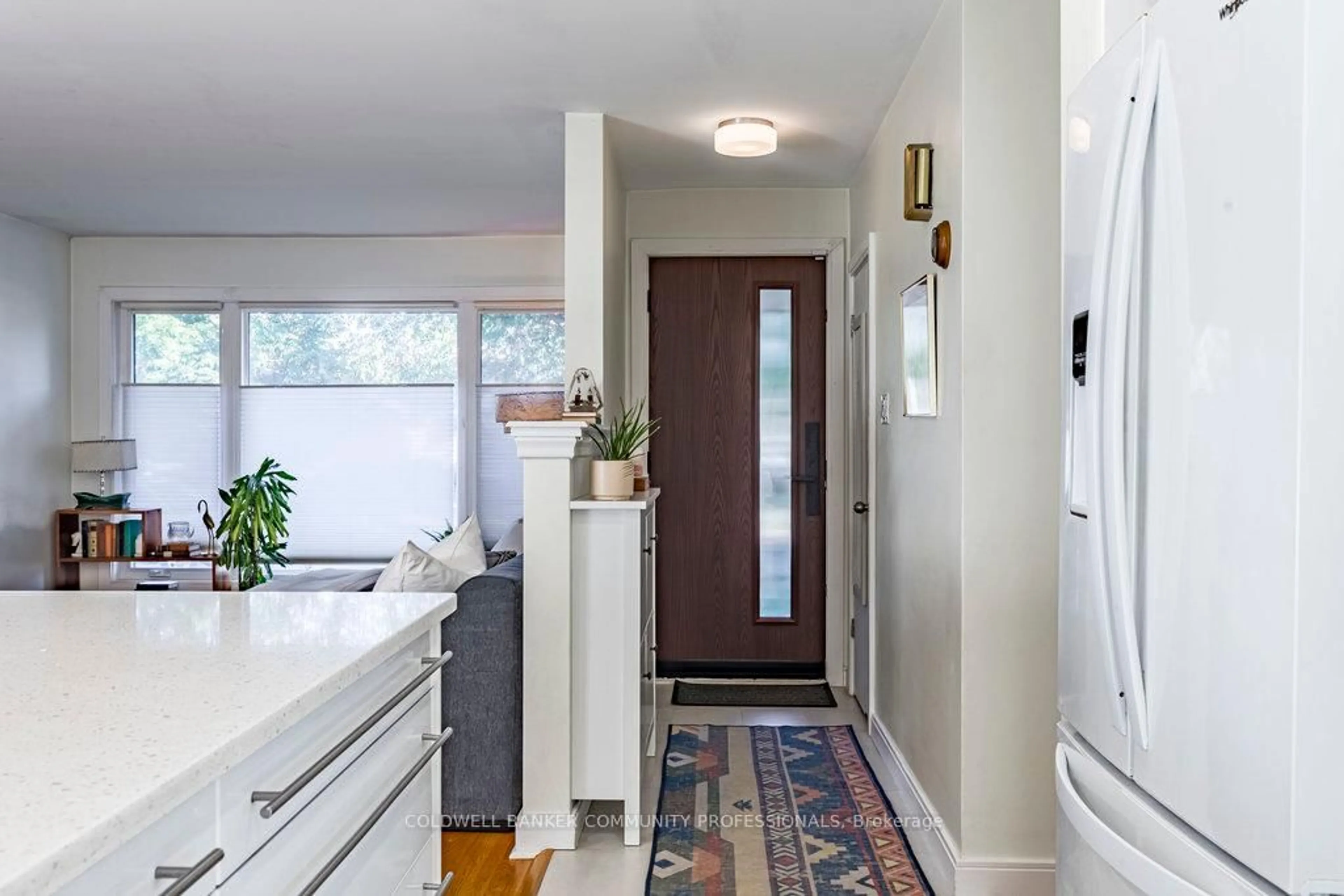 Indoor entryway for 104 West 33rd St, Hamilton Ontario L9C 5J1