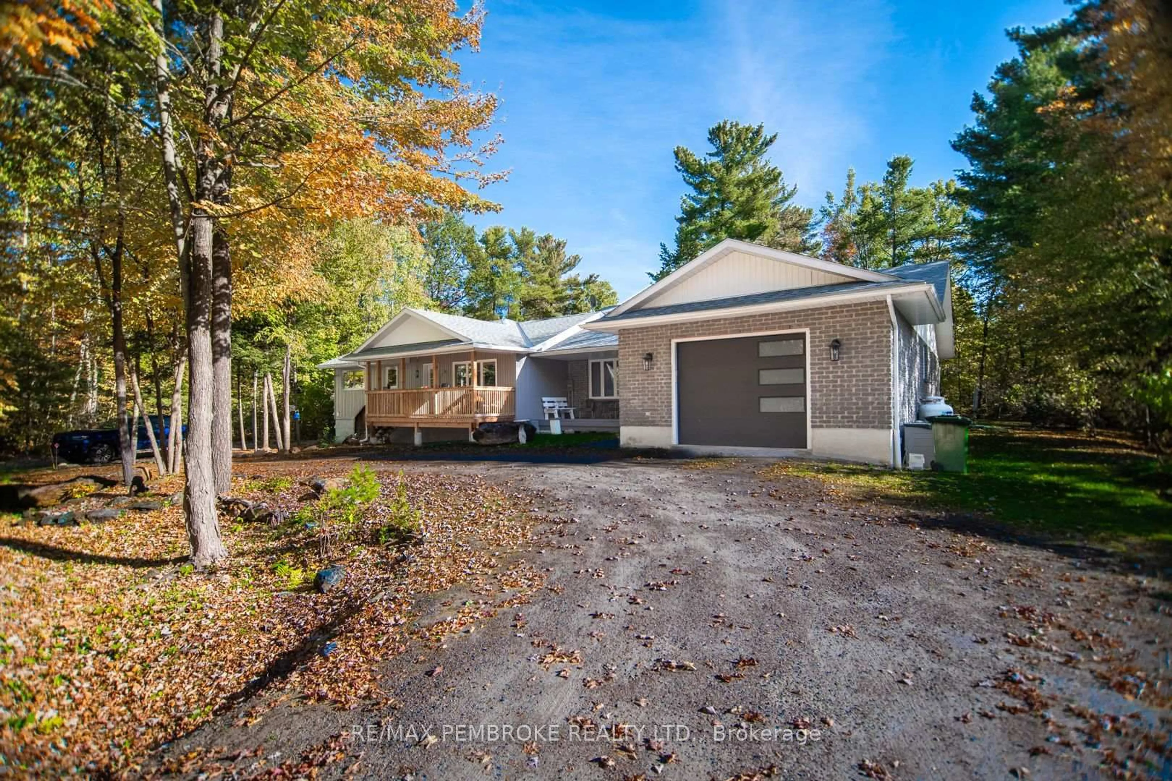 Unknown for 40 Eileen St, Pembroke Ontario K8A 6W2