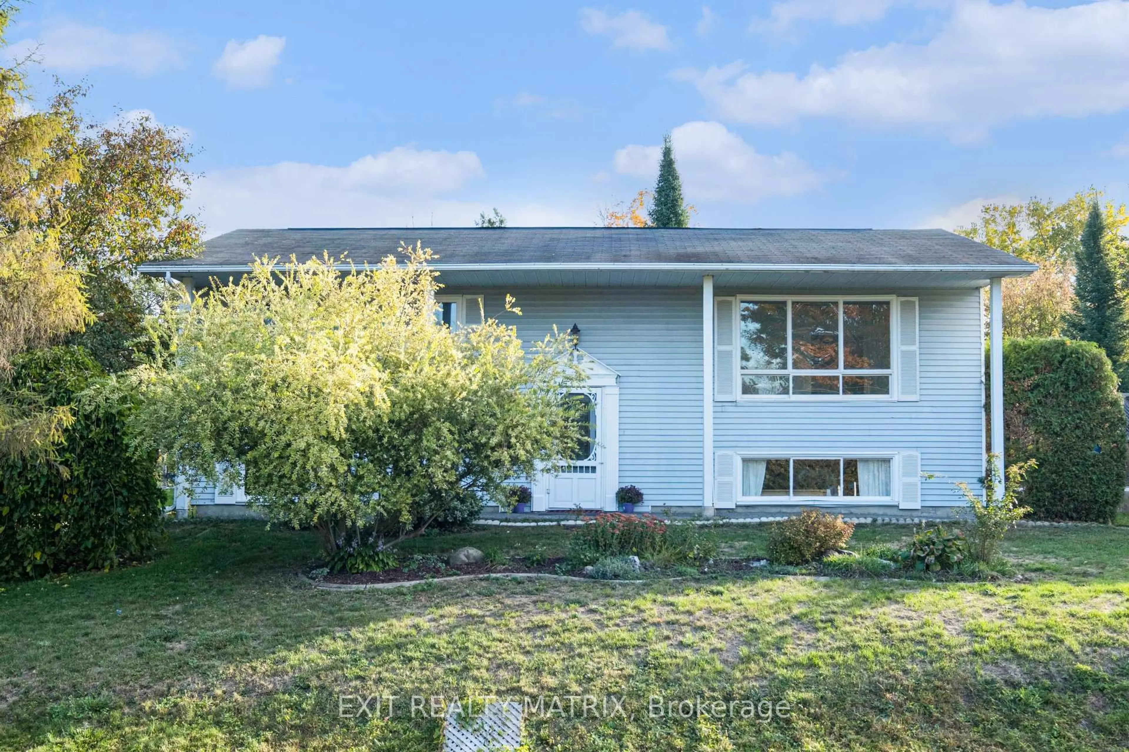 Home with vinyl exterior material, unknown for 3333 WHITE SPRUCE St, Osgoode Ontario K0A 2W0