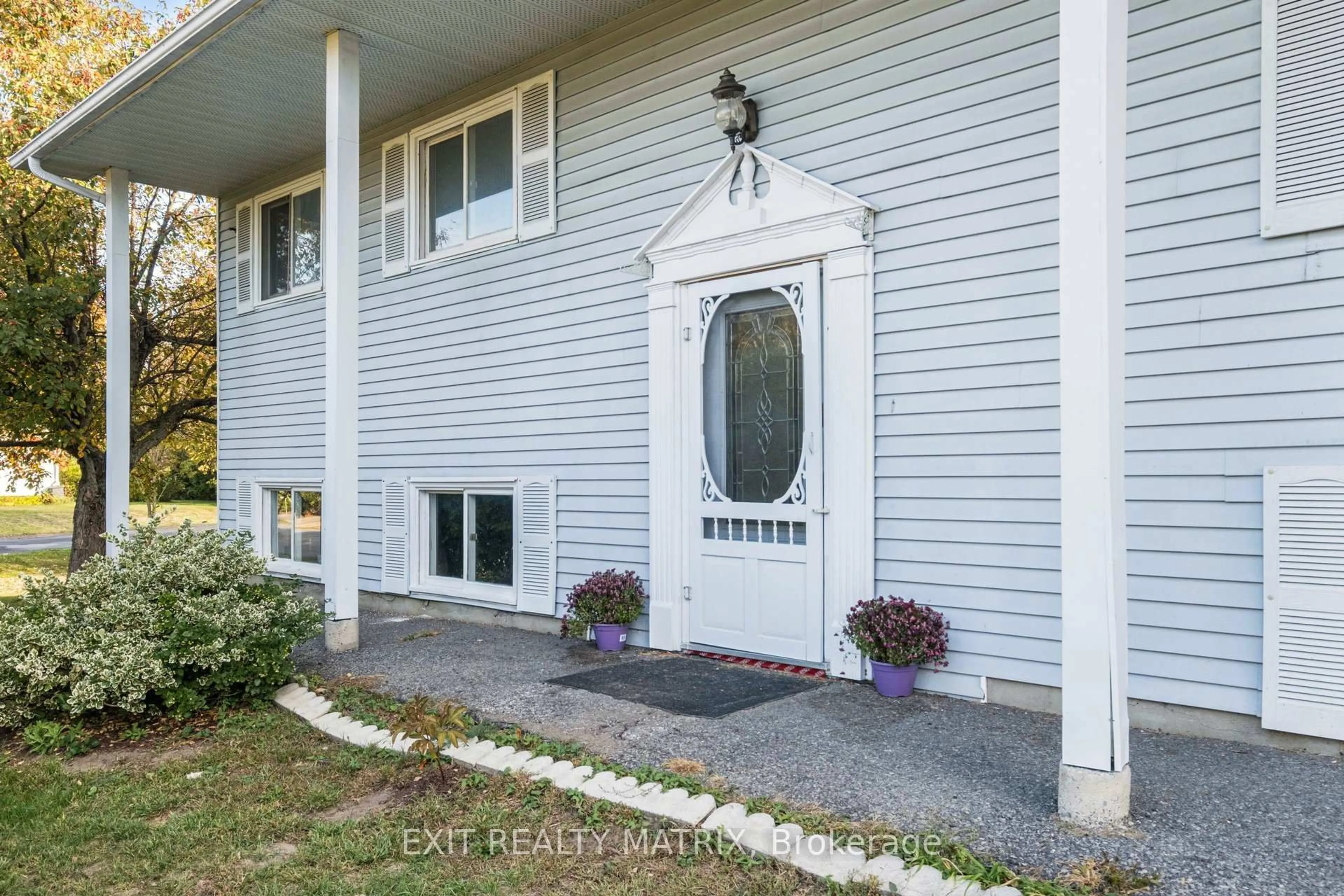 Home with vinyl exterior material, street for 3333 WHITE SPRUCE St, Osgoode Ontario K0A 2W0