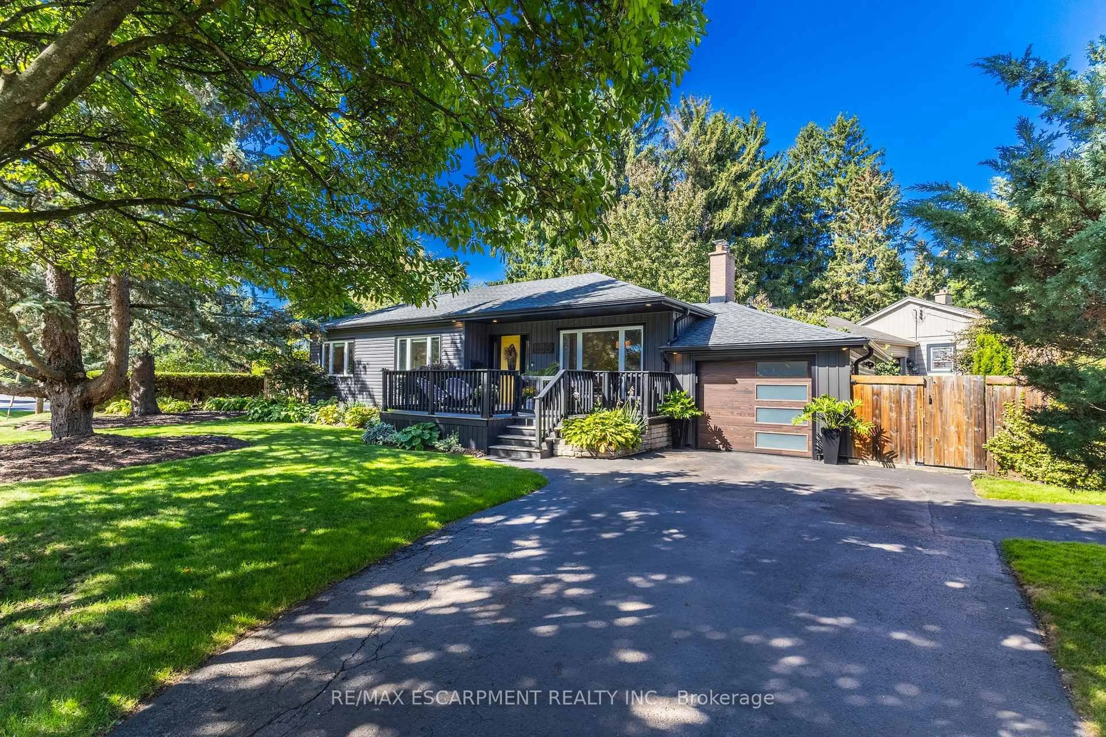 A pic from outside/outdoor area/front of a property/back of a property/a pic from drone, street for 105 Carrington Crt, Hamilton Ontario L9G 1R2