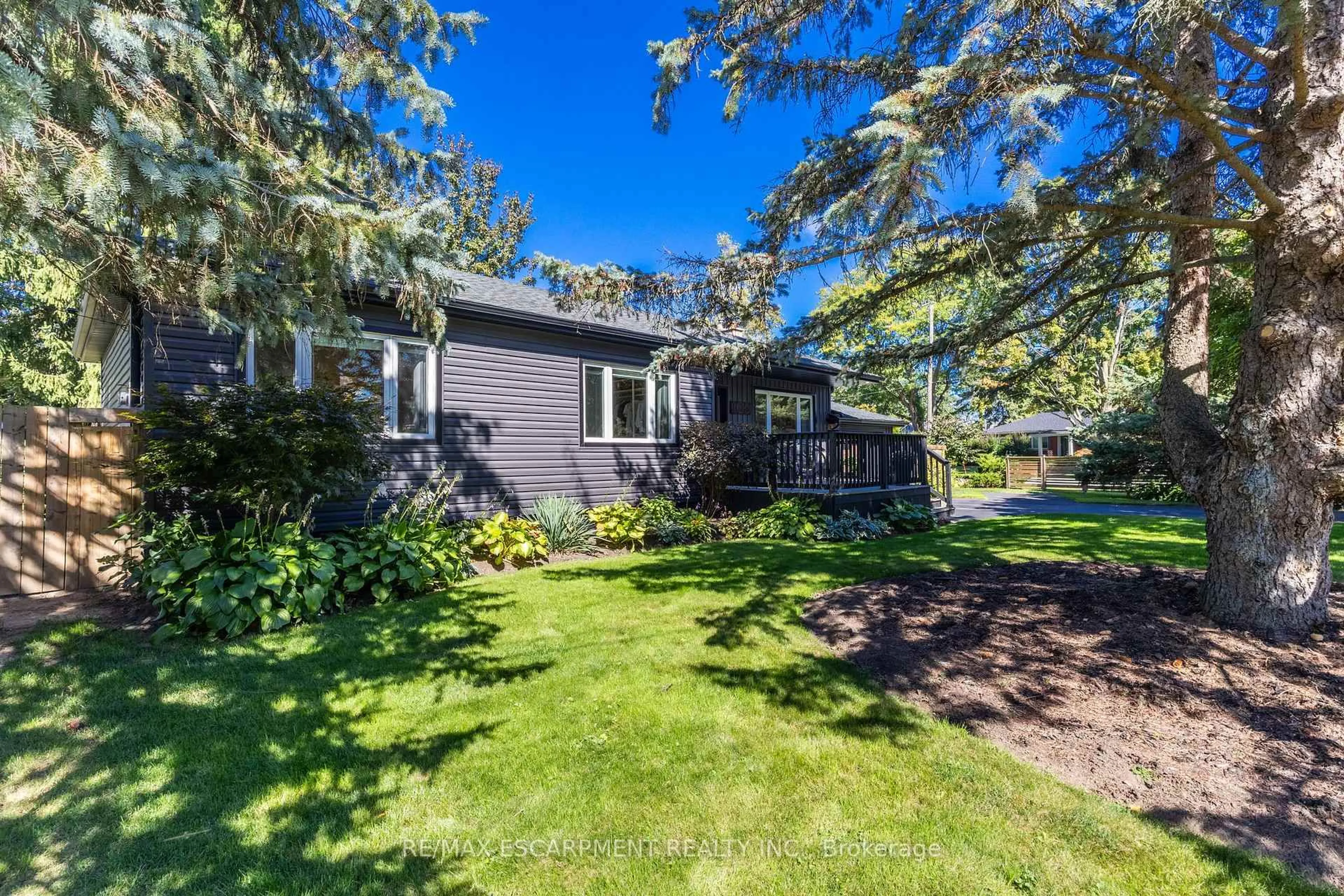 Unknown for 105 Carrington Crt, Hamilton Ontario L9G 1R2