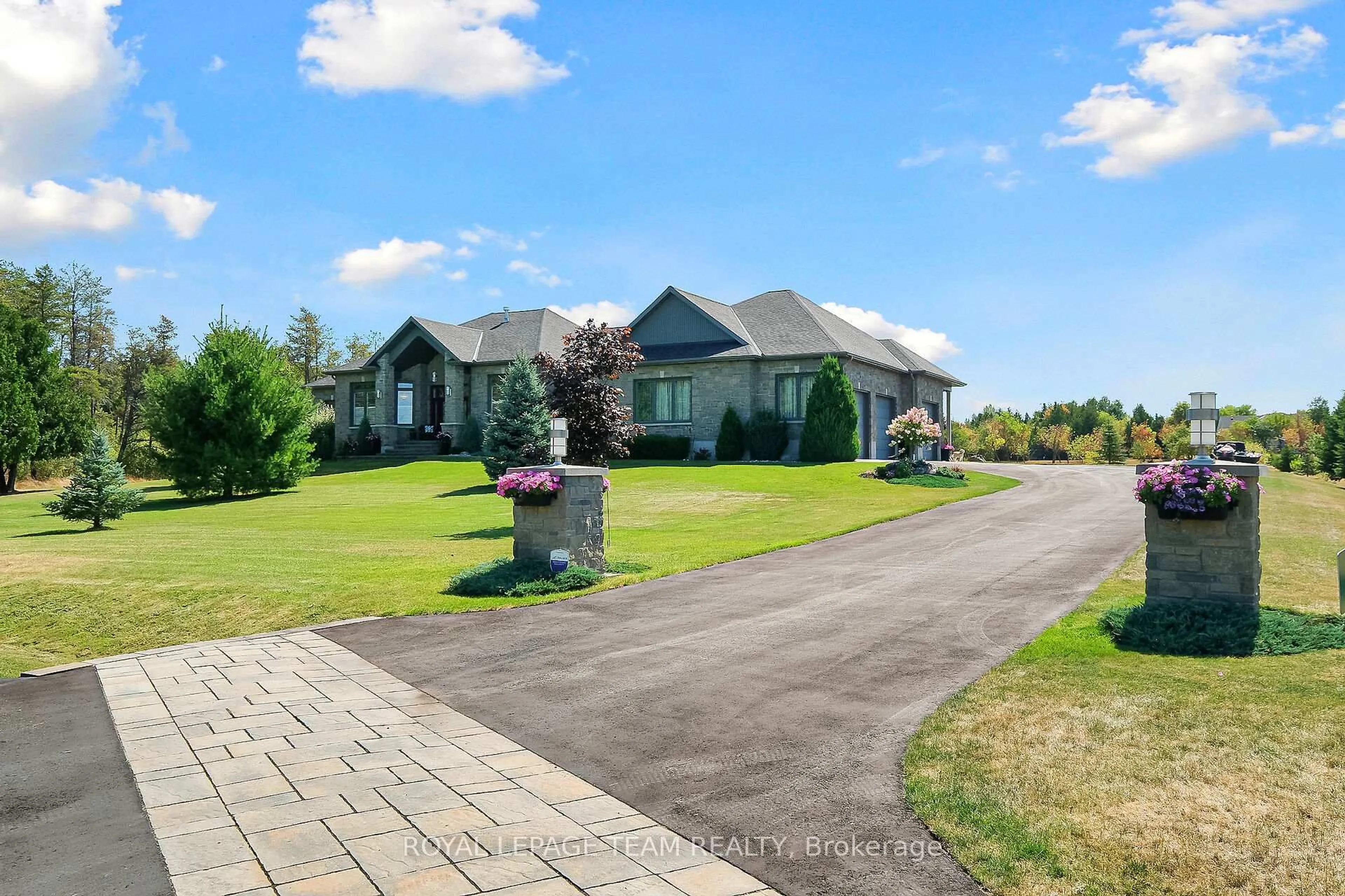 A pic from outside/outdoor area/front of a property/back of a property/a pic from drone, street for 217 Shamus Way, Carp Ontario K0A 1L0