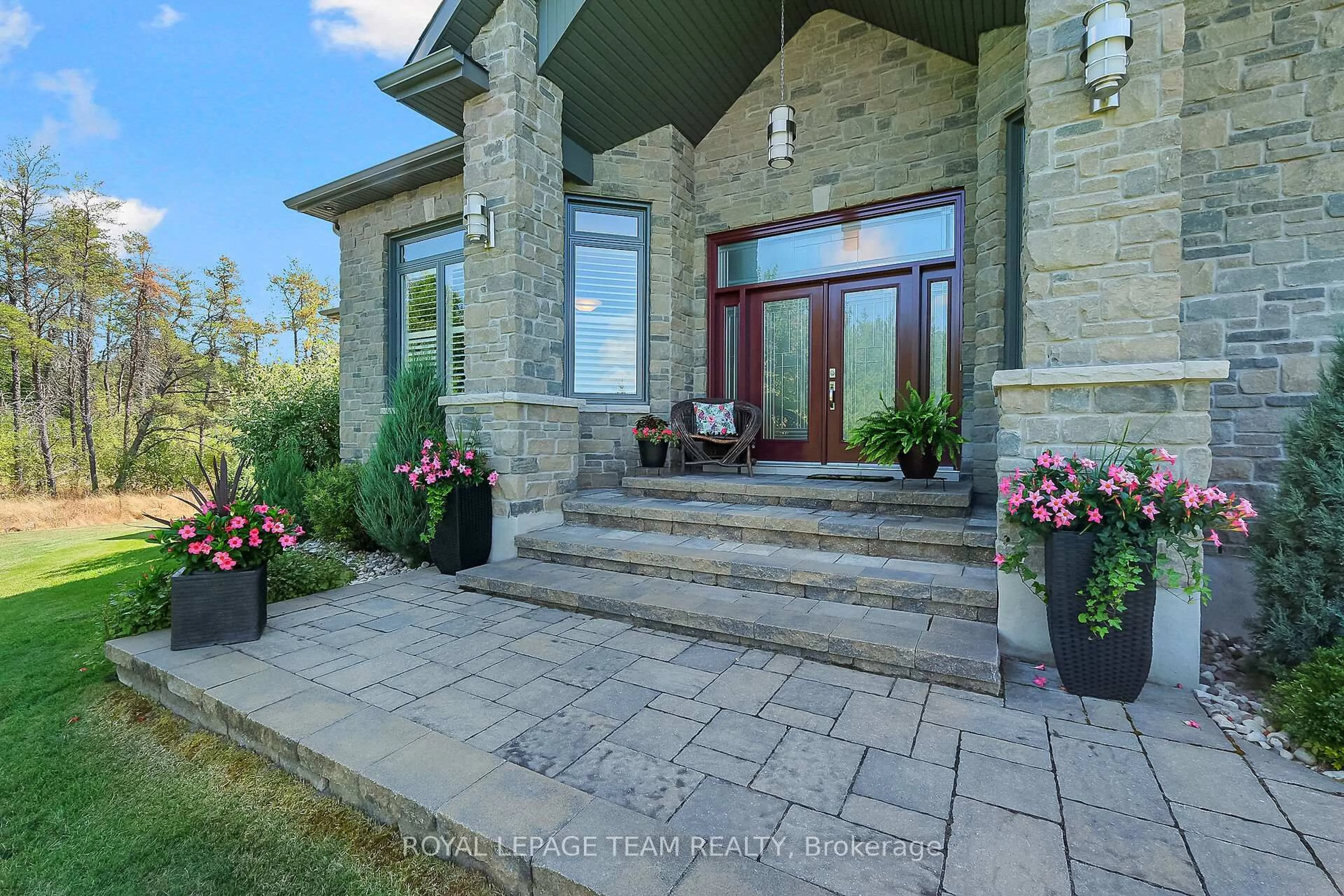 Indoor entryway for 217 Shamus Way, Carp Ontario K0A 1L0