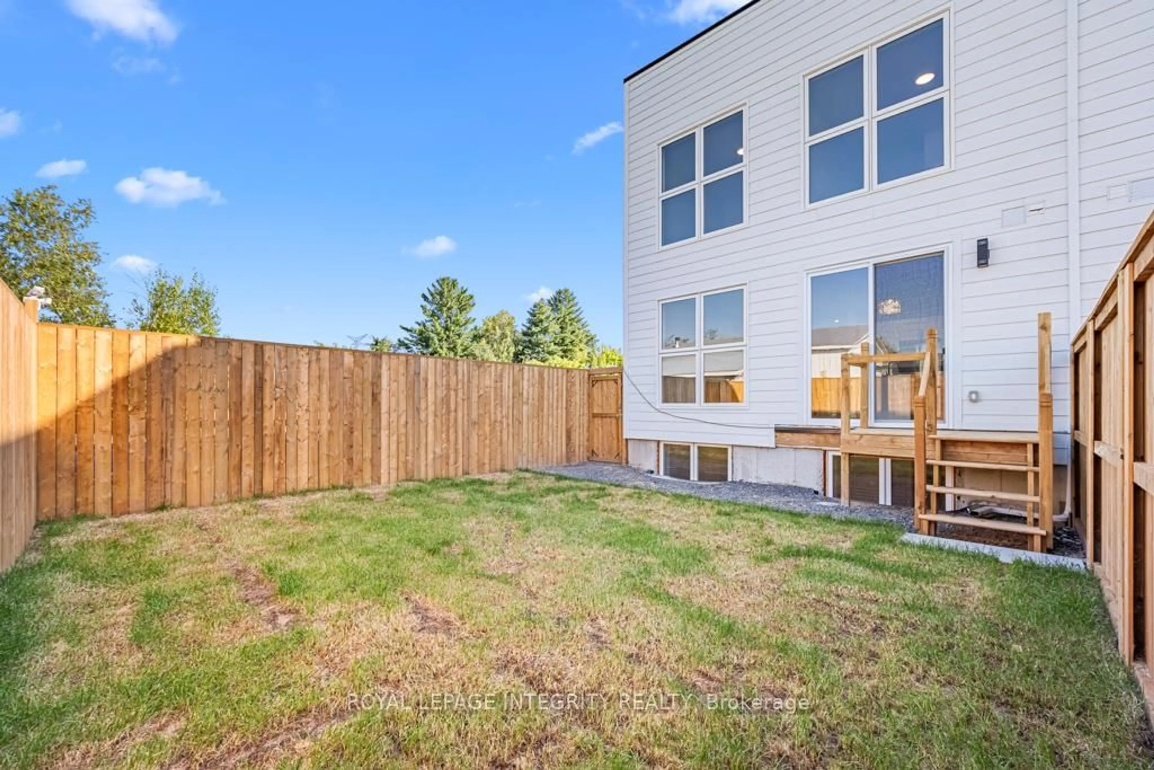 Patio, unknown for 875 CONTOUR St #A, Ottawa Ontario K1W 0G6