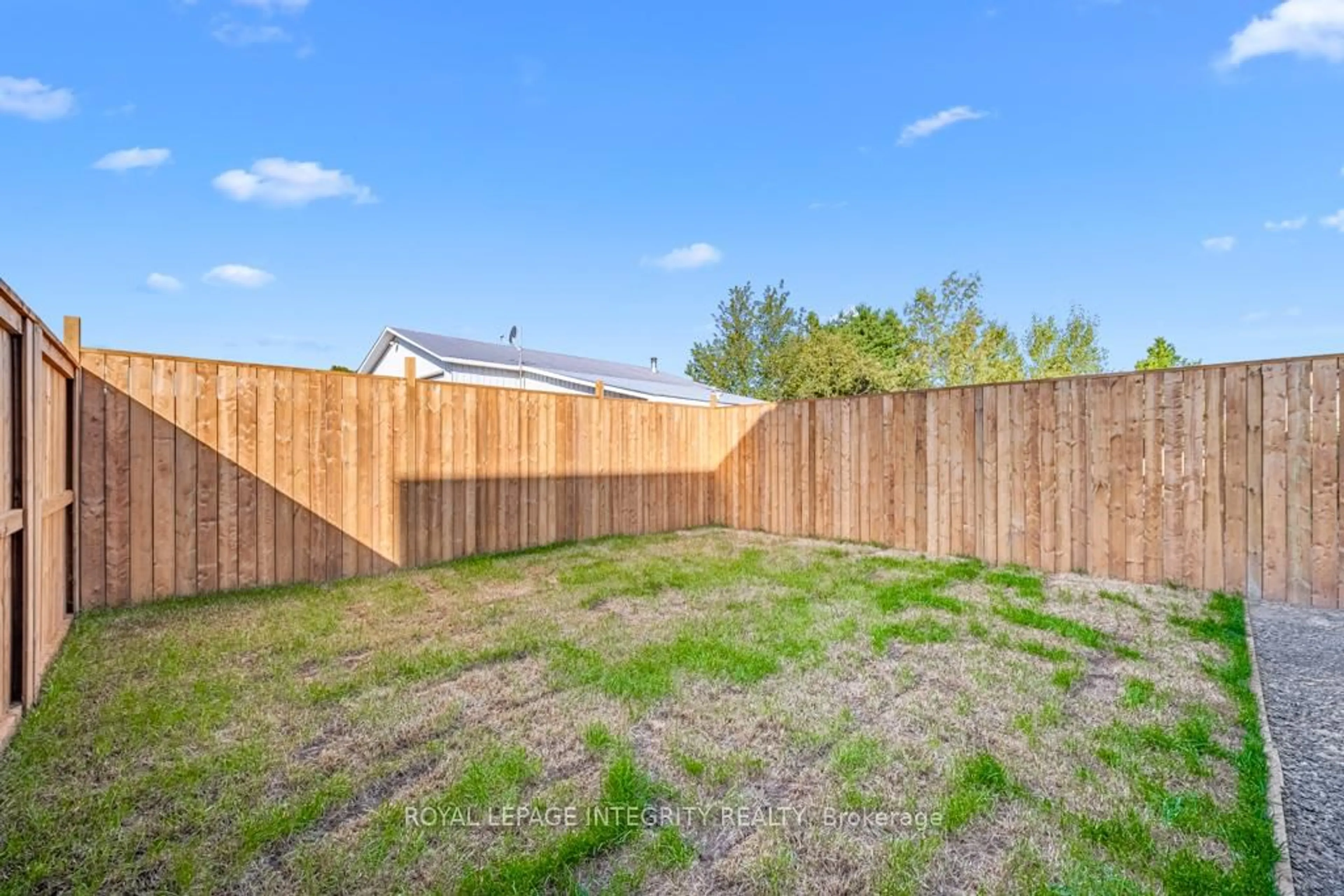 Patio, unknown for 875 CONTOUR St #A, Ottawa Ontario K1W 0G6