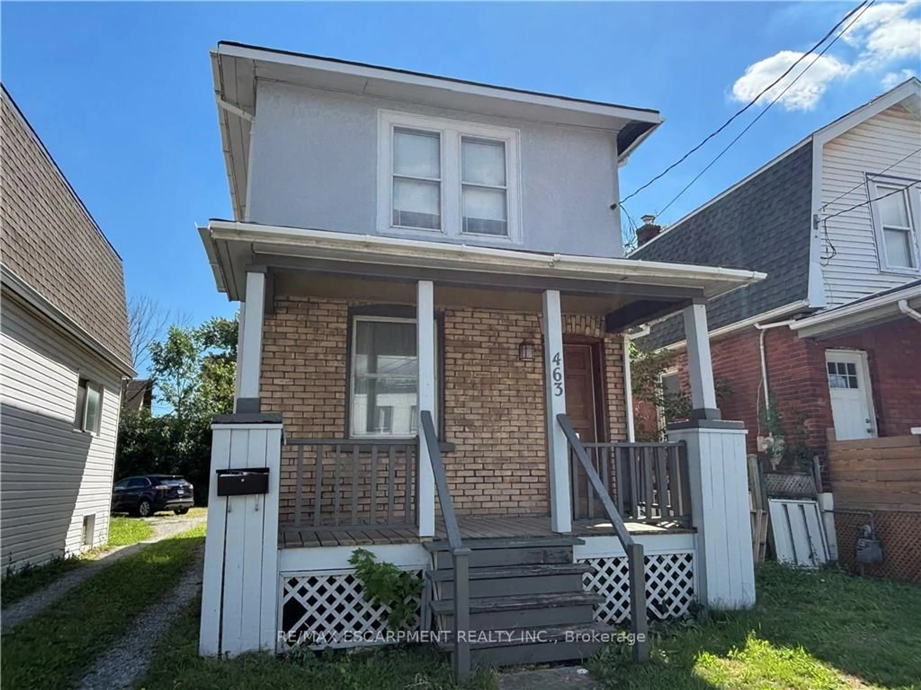 Home with brick exterior material, street for 463 East Main St, Welland Ontario L3B 3X7