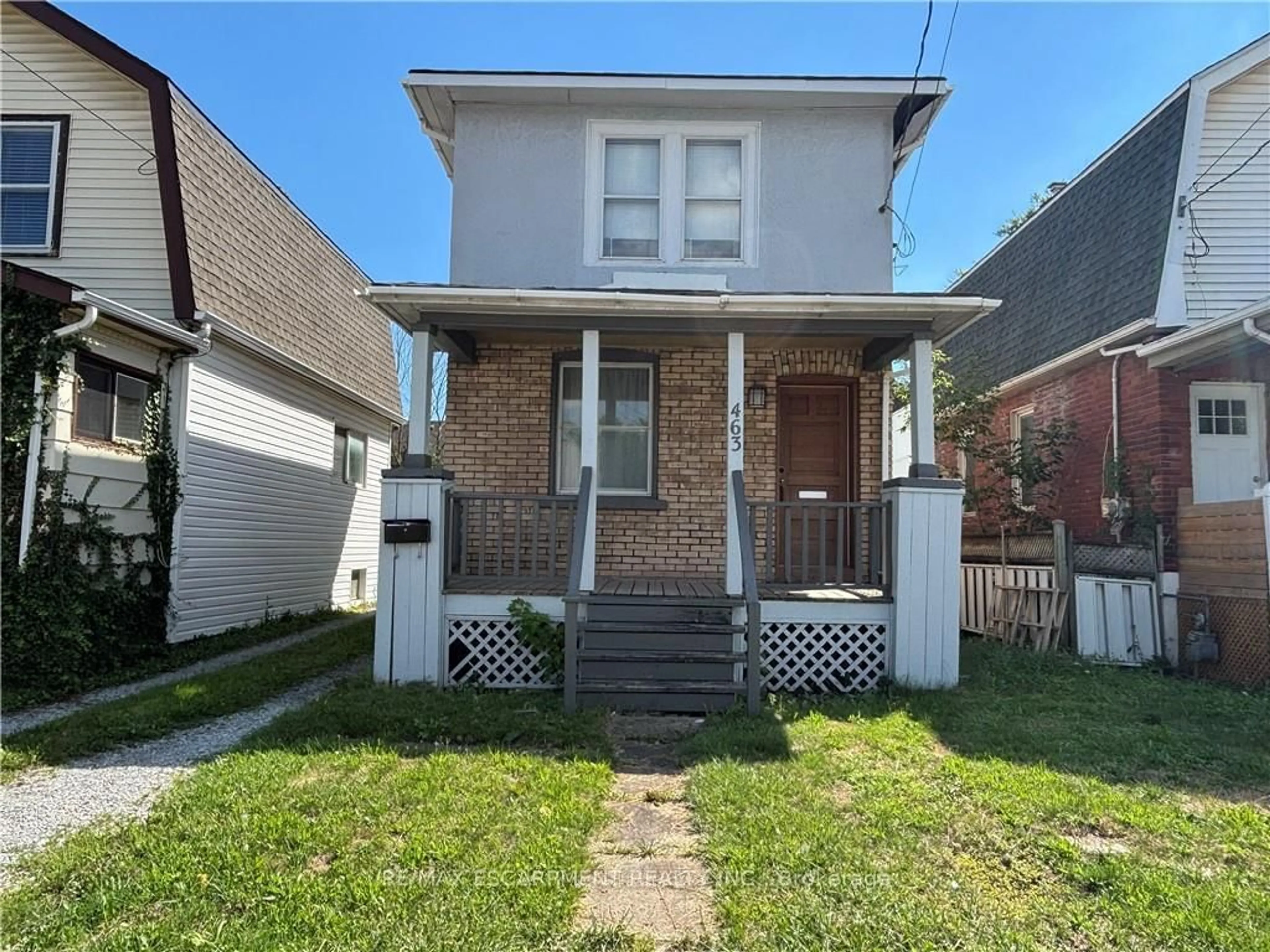 Home with brick exterior material, street for 463 East Main St, Welland Ontario L3B 3X7