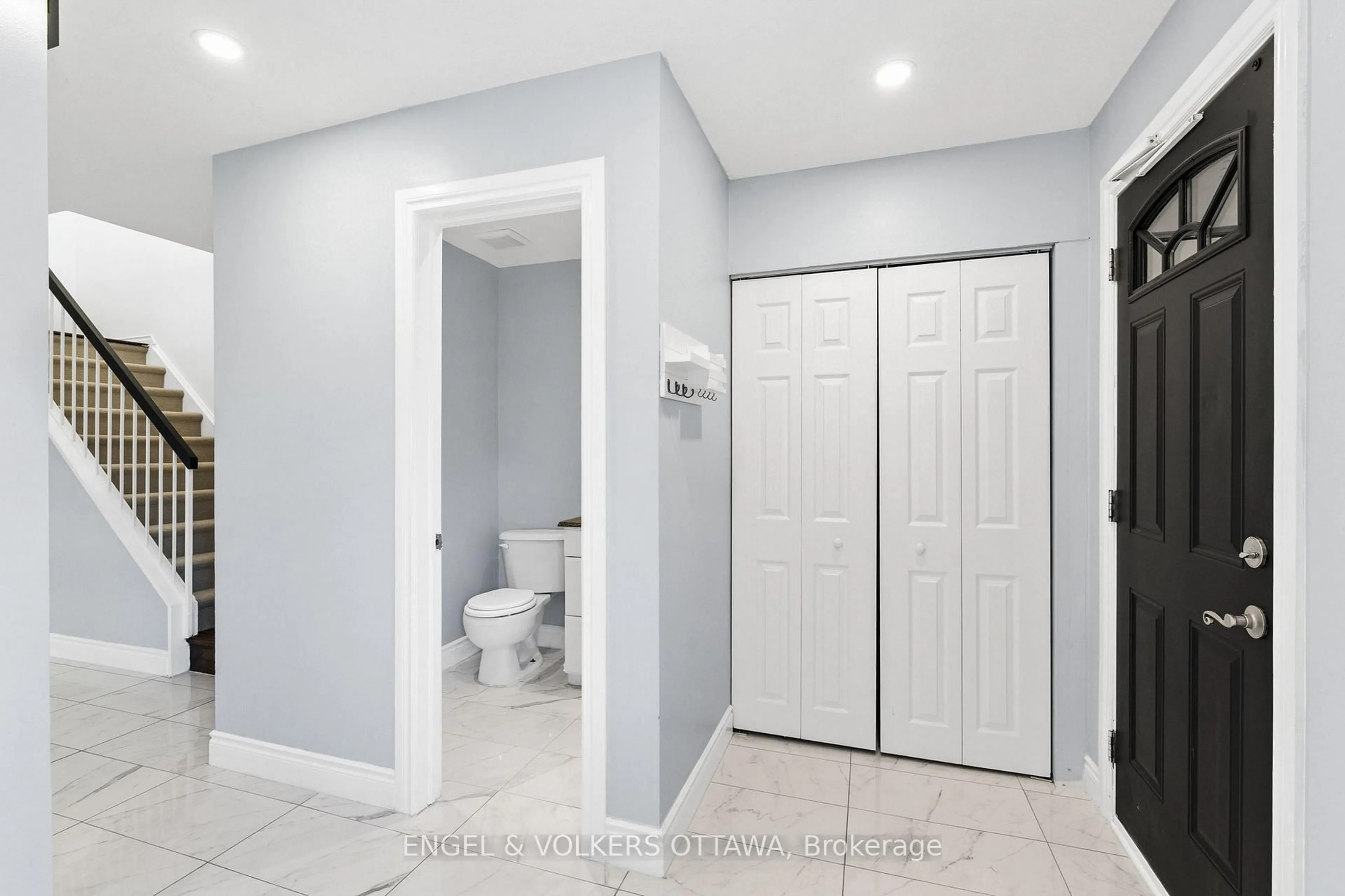 Indoor entryway for 49 Burlington Cres, Ottawa Ontario K1T 3K8